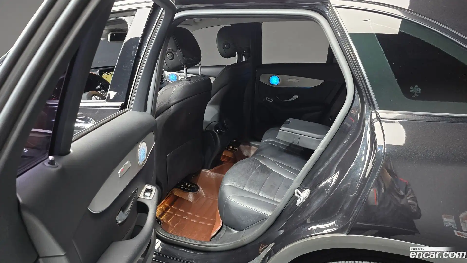 GLC-Class Mercedes-Benz 2018.6-OPTION-015