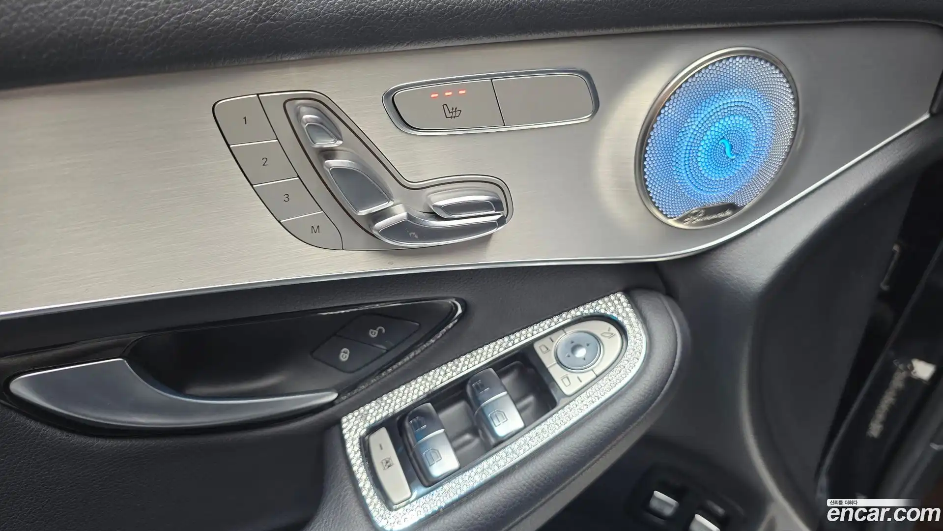 GLC-Class Mercedes-Benz 2018.6-OPTION-017
