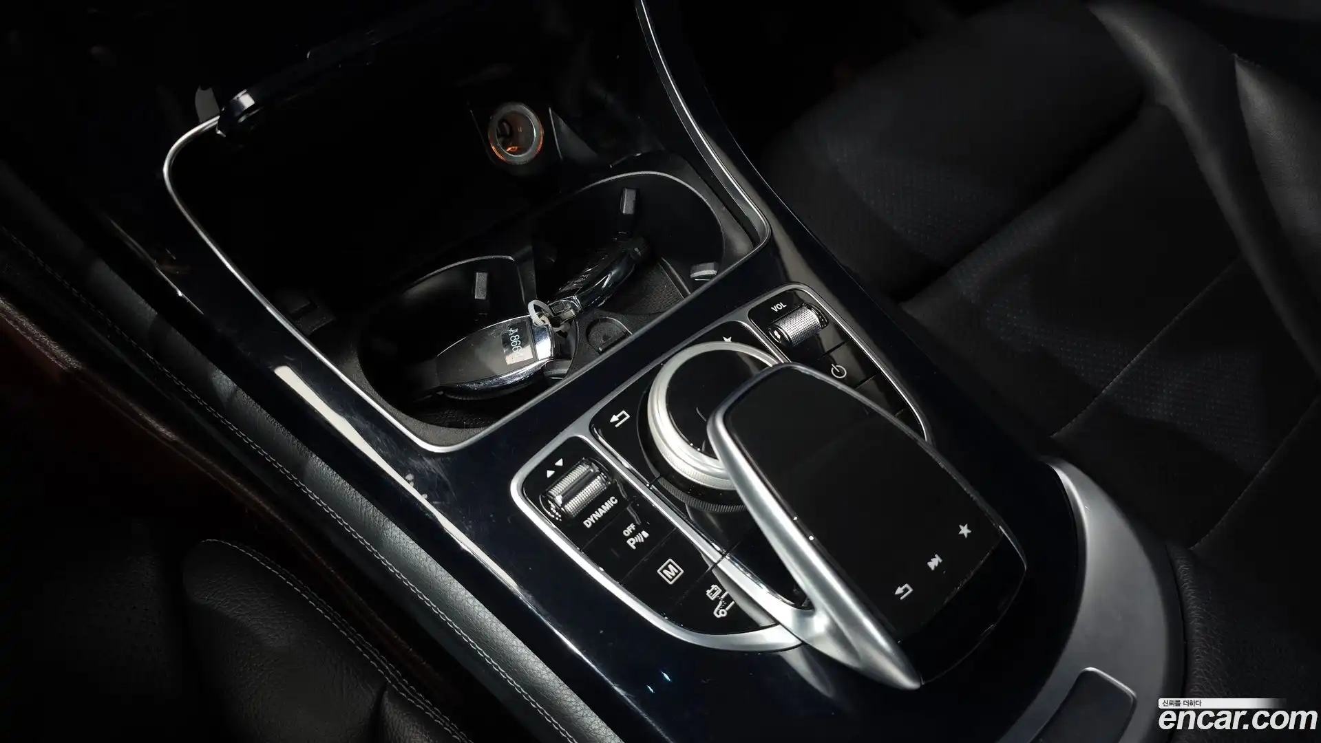 GLC-Class Mercedes-Benz 2018.6-OPTION-021