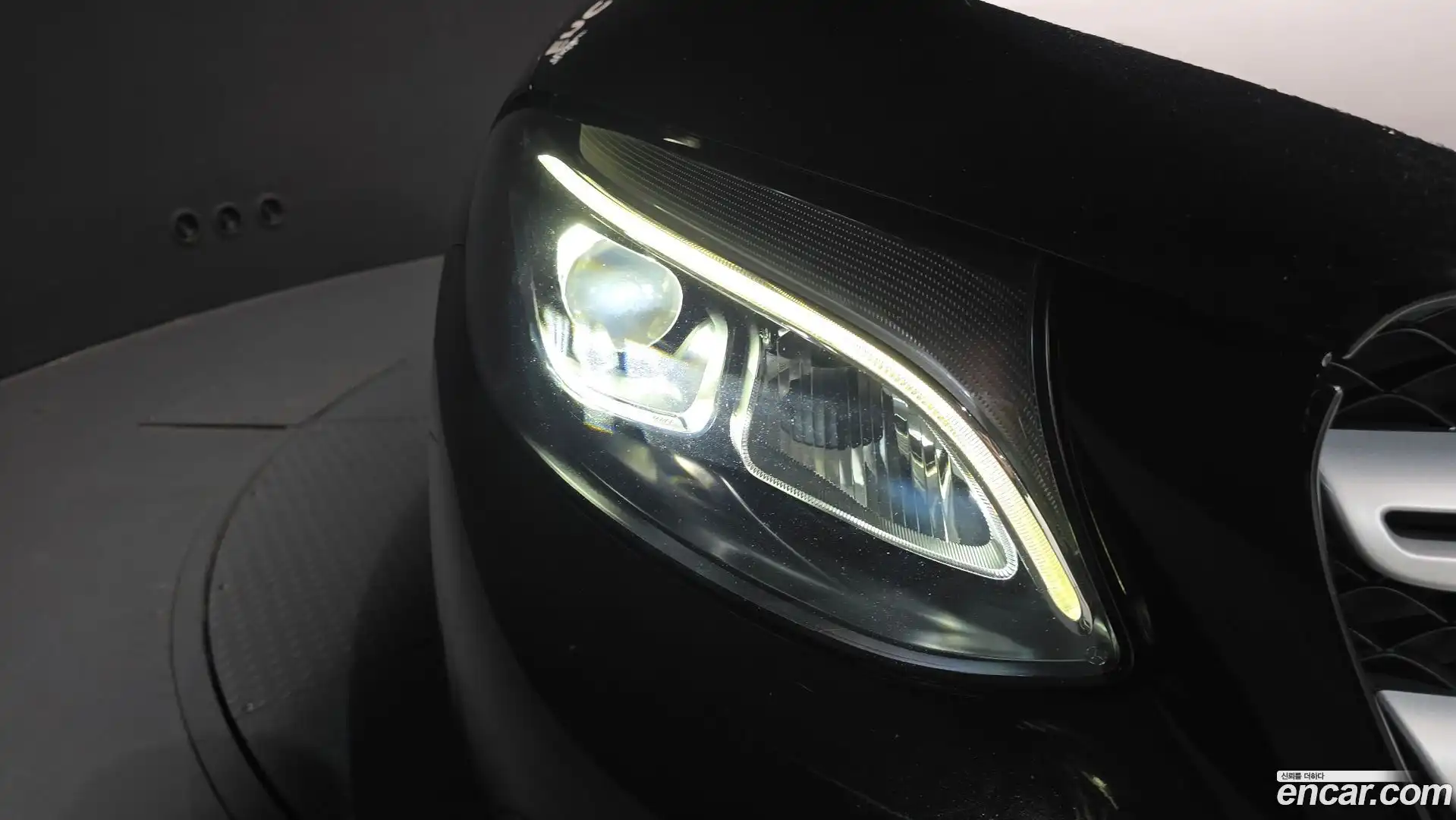 GLC-Class Mercedes-Benz 2018.6-OUTER-032