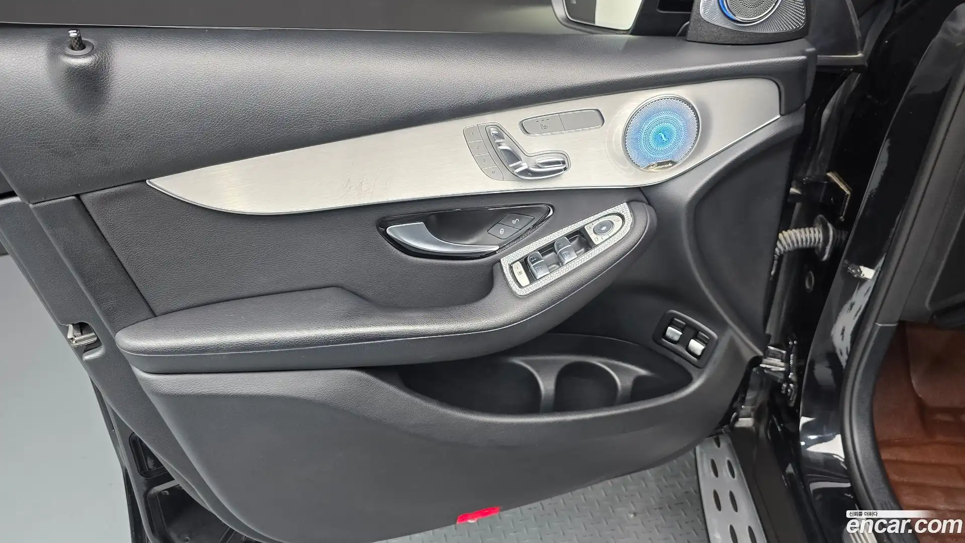 GLC-Class Mercedes-Benz 2018.6-INNER-034