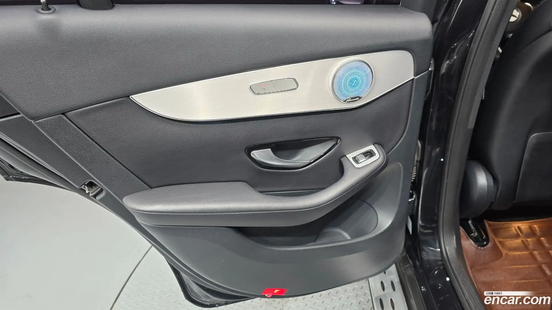 GLC-Class Mercedes-Benz 2018.6-INNER-035