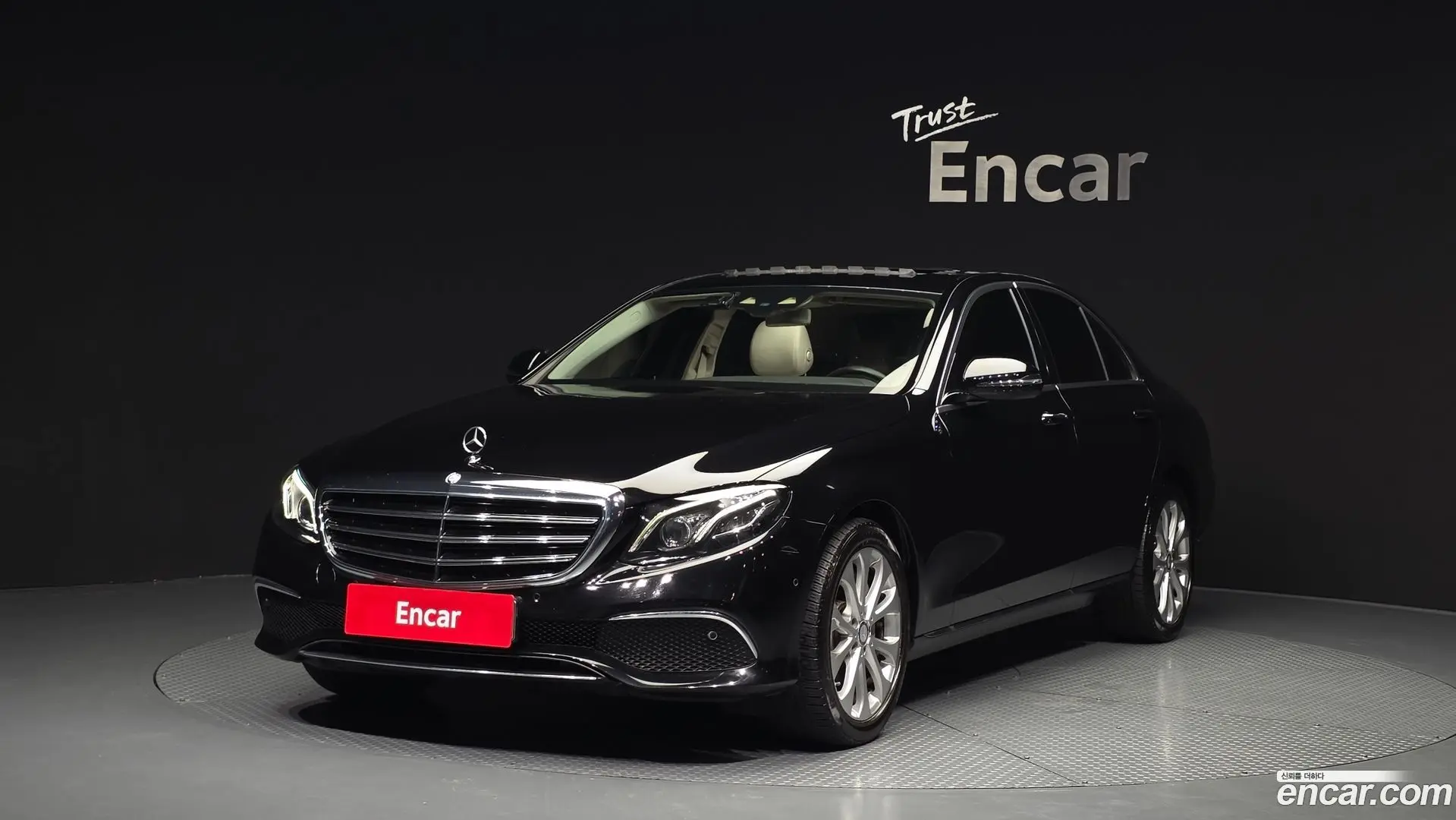 Main__Slider__Photo:E-Class Mercedes-Benz 2016.7-0