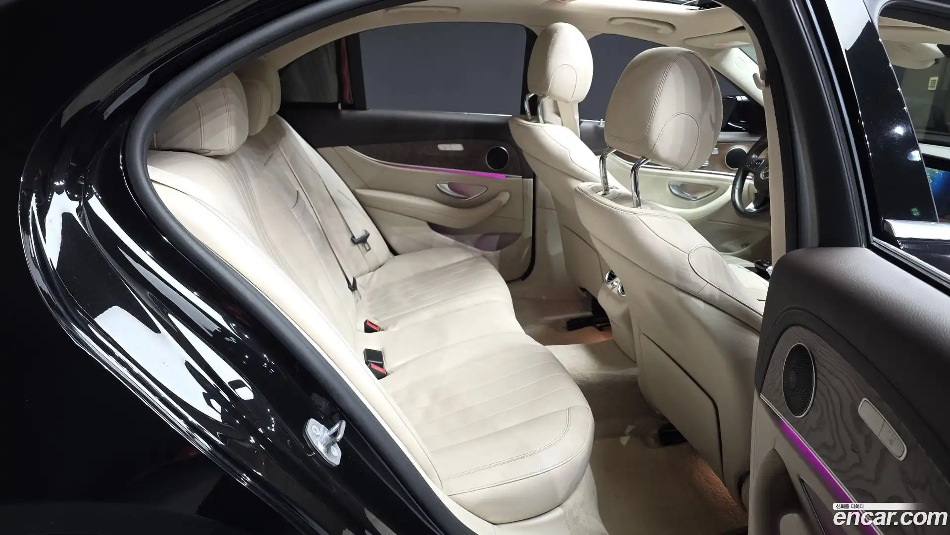 E-Class Mercedes-Benz 2016.7-OPTION-016