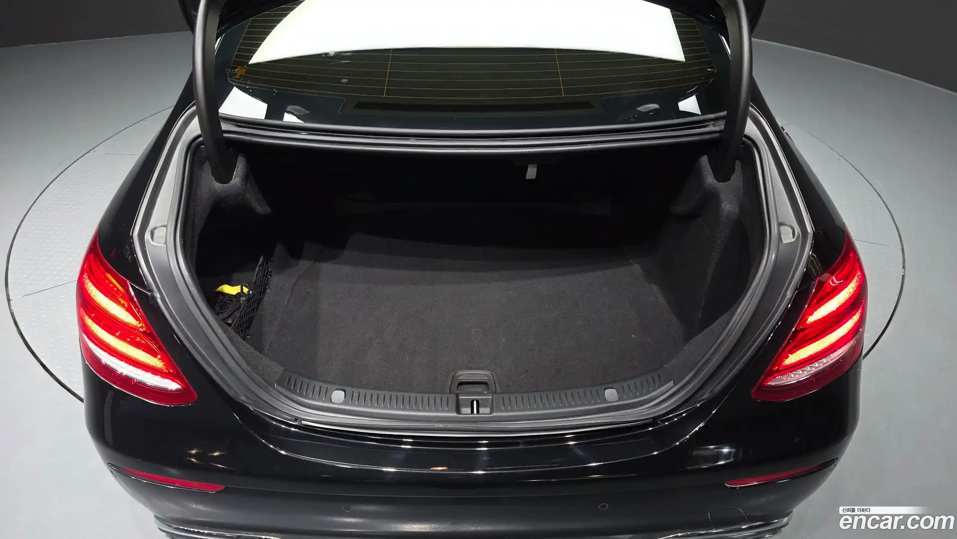 E-Class Mercedes-Benz 2016.7-OPTION-024