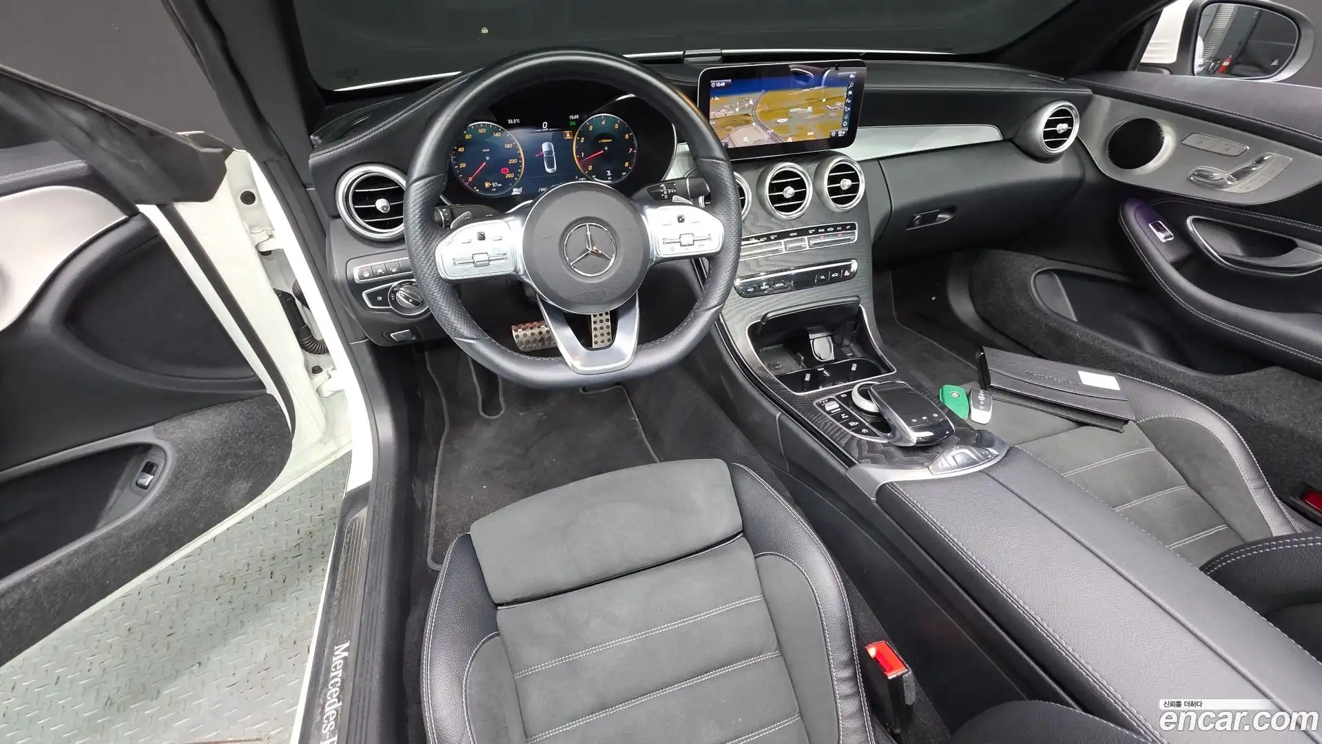 C-Class Mercedes-Benz 2022.8-INNER-007