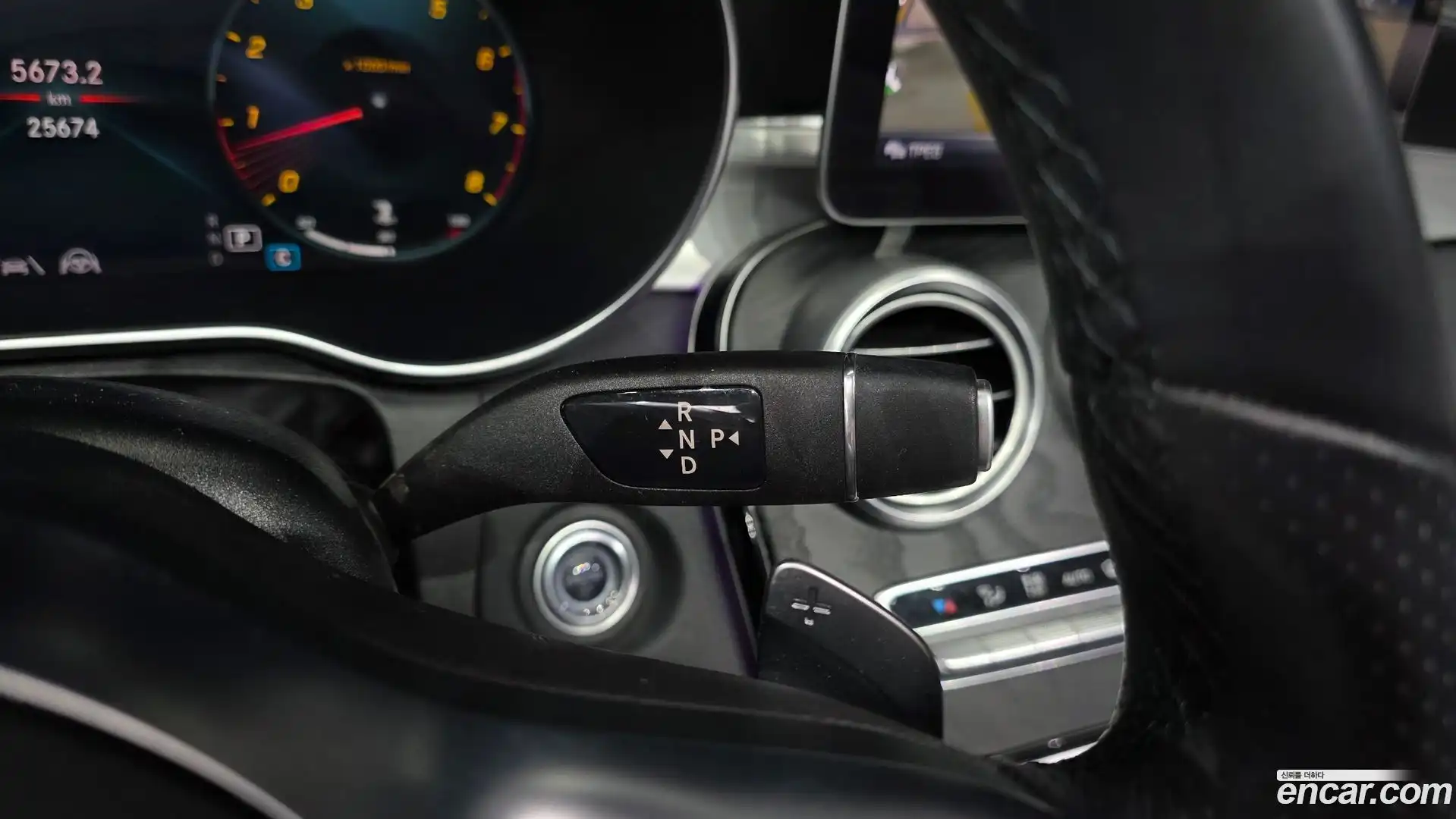 C-Class Mercedes-Benz 2022.8-INNER-009