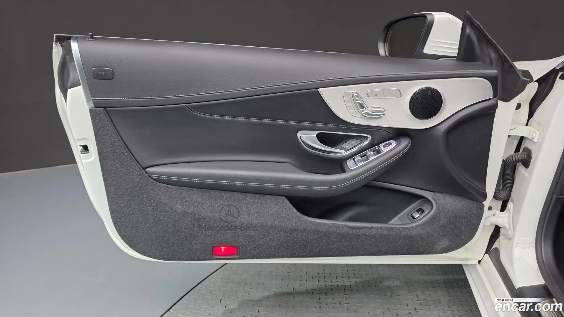C-Class Mercedes-Benz 2022.8-INNER-035