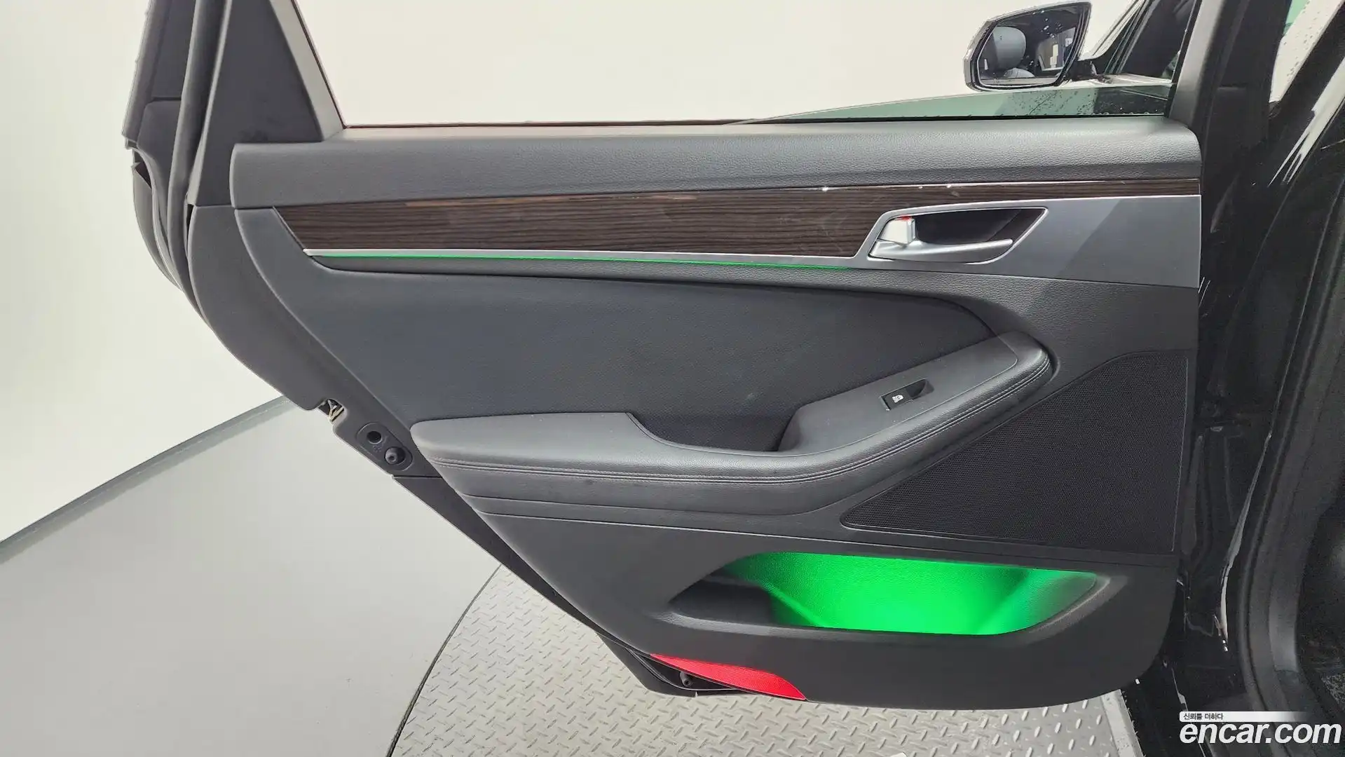 G80 Genesis 2019.7-INNER-035