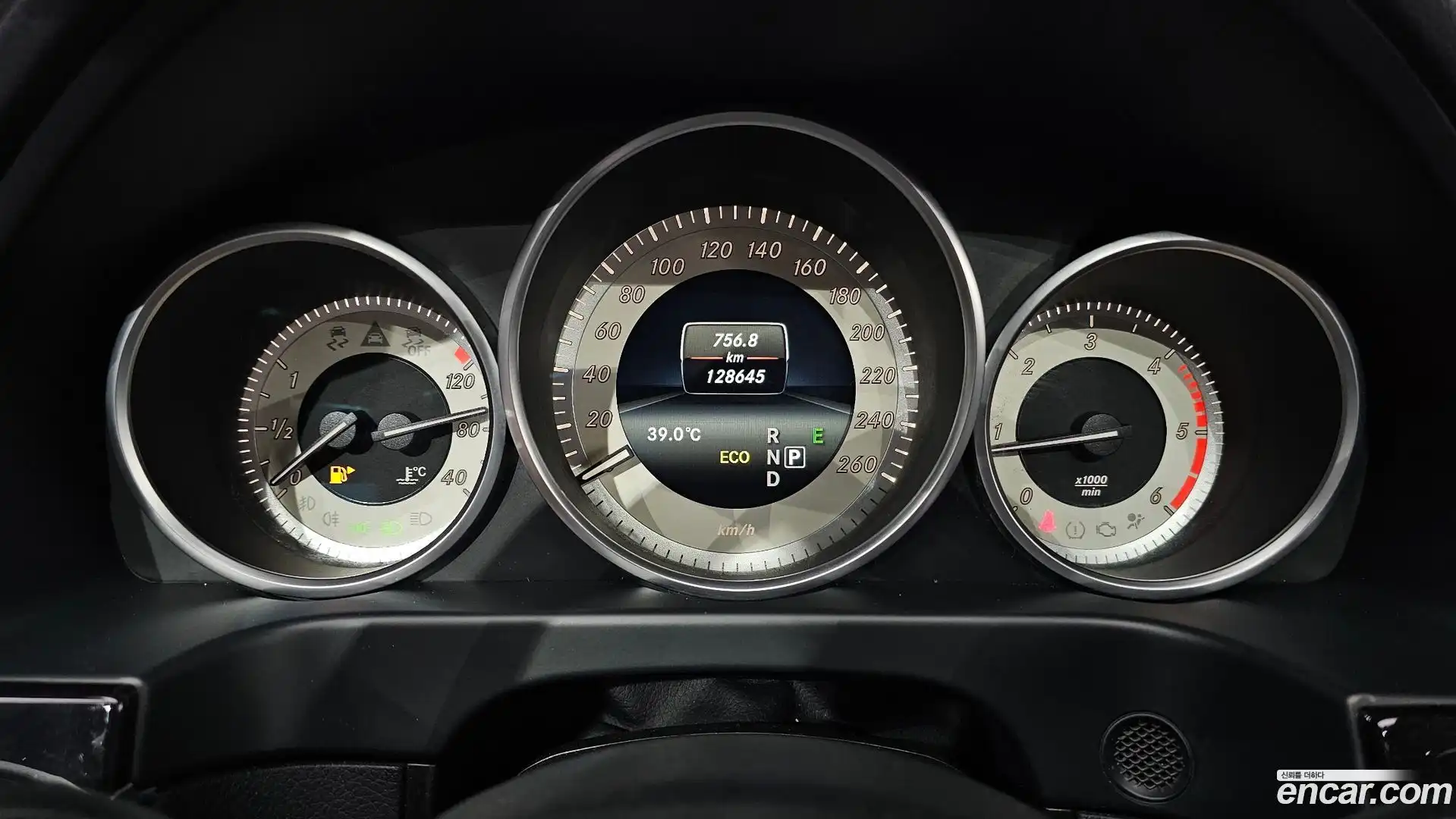 E-Class Mercedes-Benz 2015.6-INNER-008