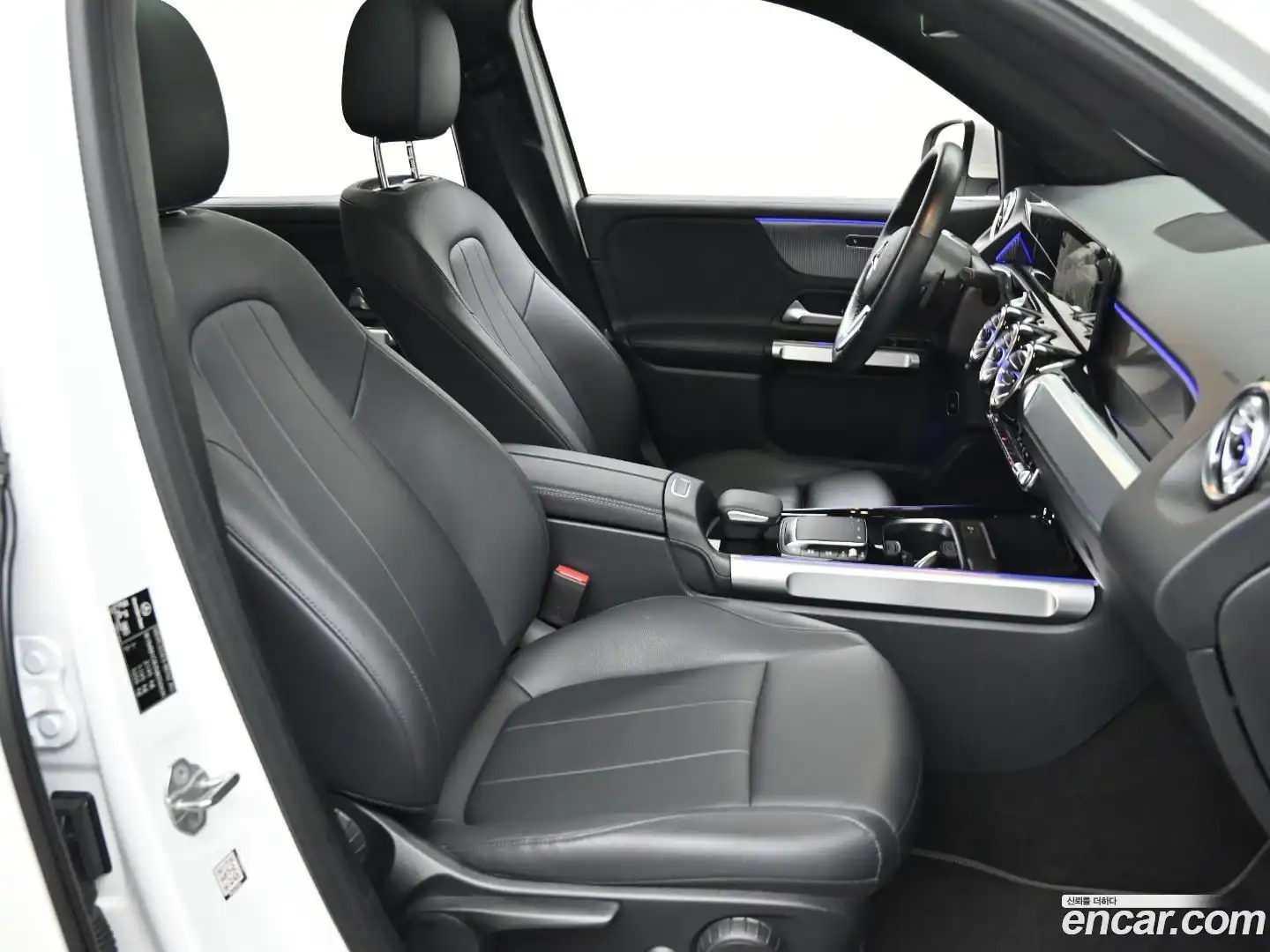 GLB-Class Mercedes-Benz 2022.7-INNER-010