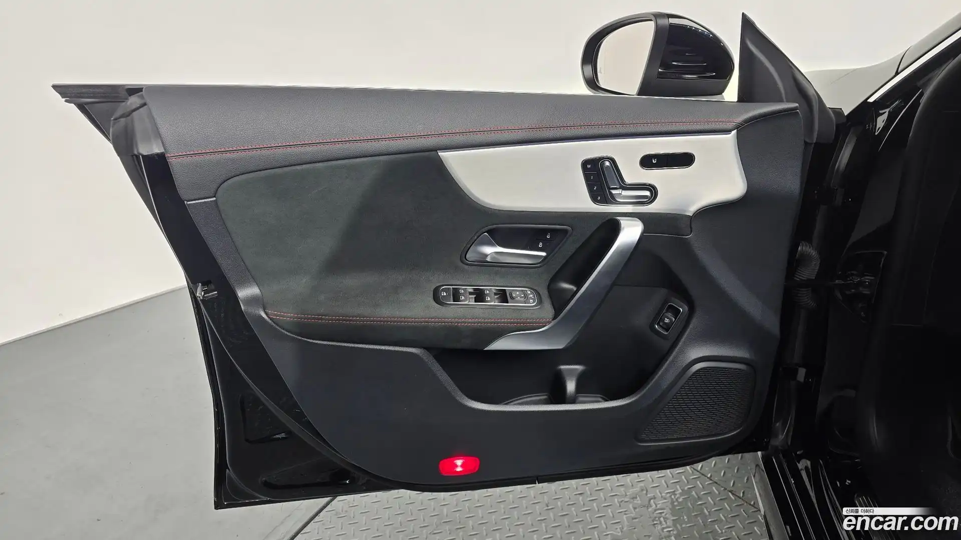 CLA-Class Mercedes-Benz 2023.5-INNER-034