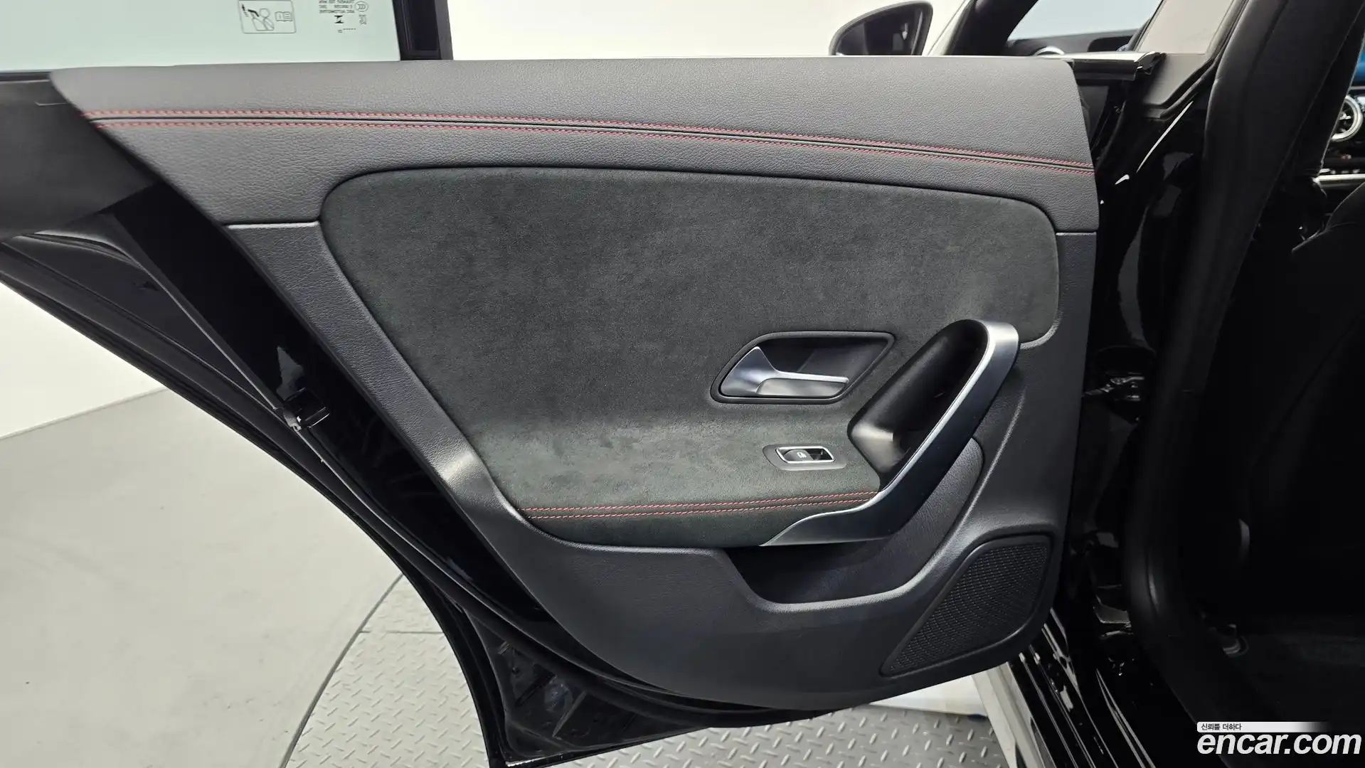 CLA-Class Mercedes-Benz 2023.5-INNER-035