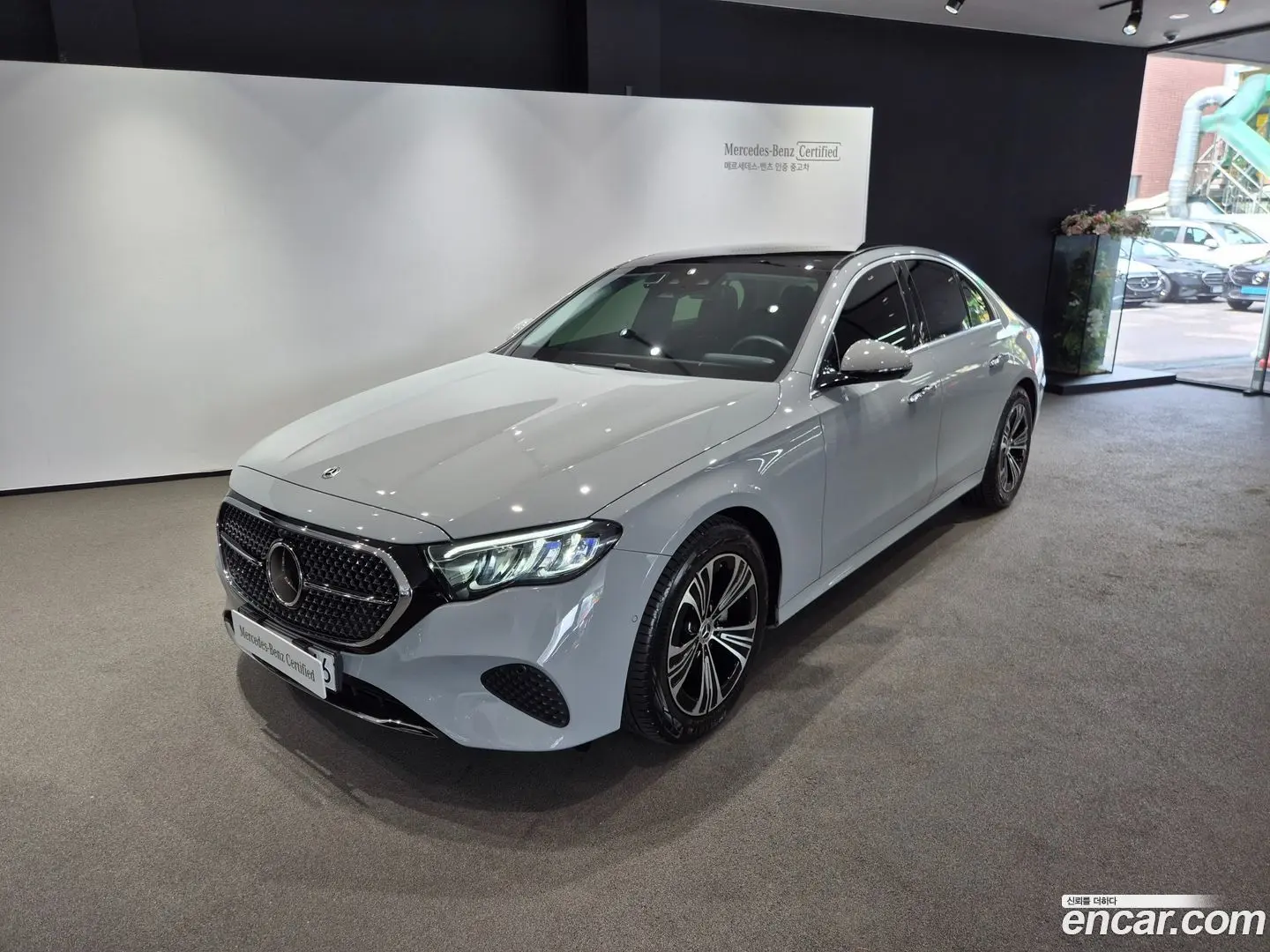 Main__Slider__Photo:E-Class Mercedes-Benz 2025.4-0