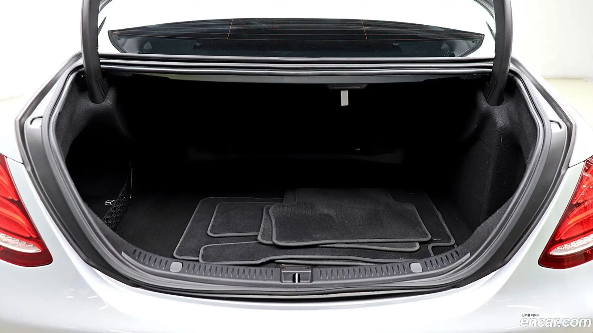 E-Class Mercedes-Benz 2017.4-OPTION-023