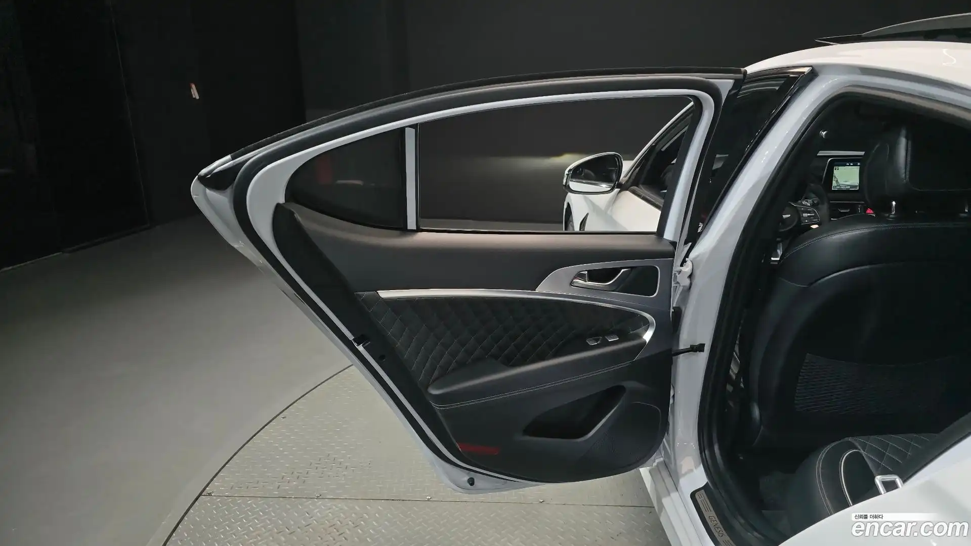 G70 Genesis 2018.2-INNER-035