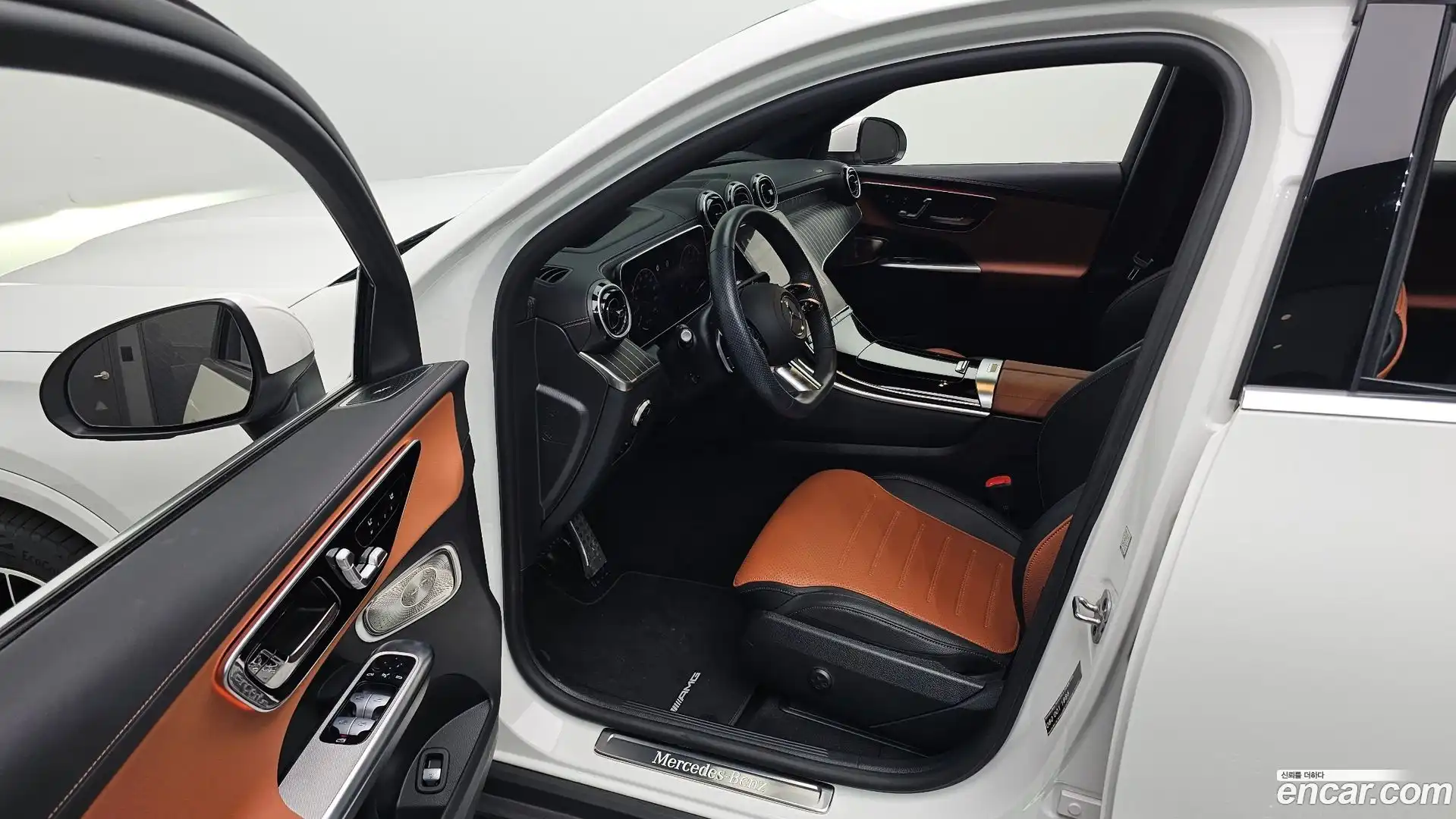 GLC-Class Mercedes-Benz 2024.7-INNER-010