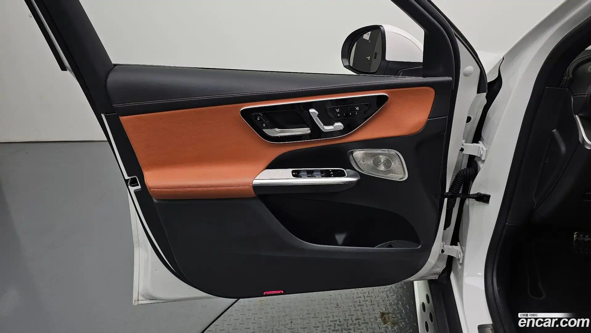 GLC-Class Mercedes-Benz 2024.7-INNER-034