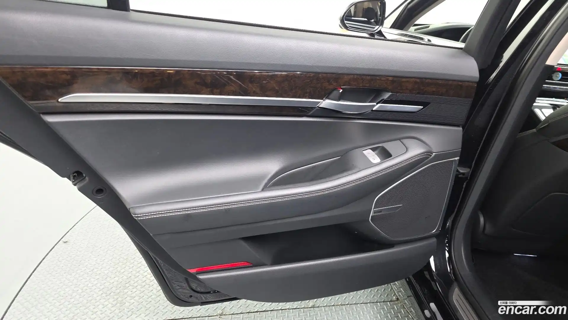 G90 Genesis 2020.0-INNER-035