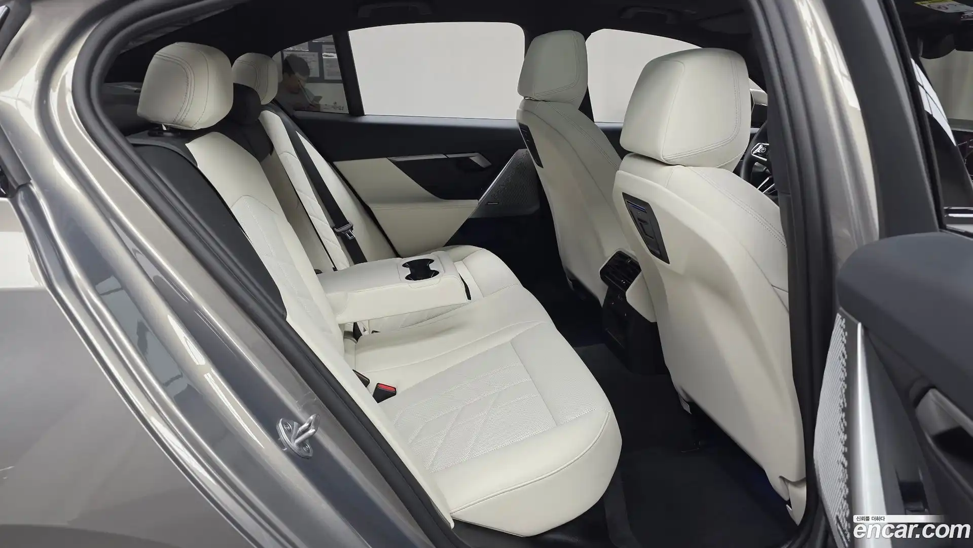 5-Series BMW 2025.4-OPTION-015