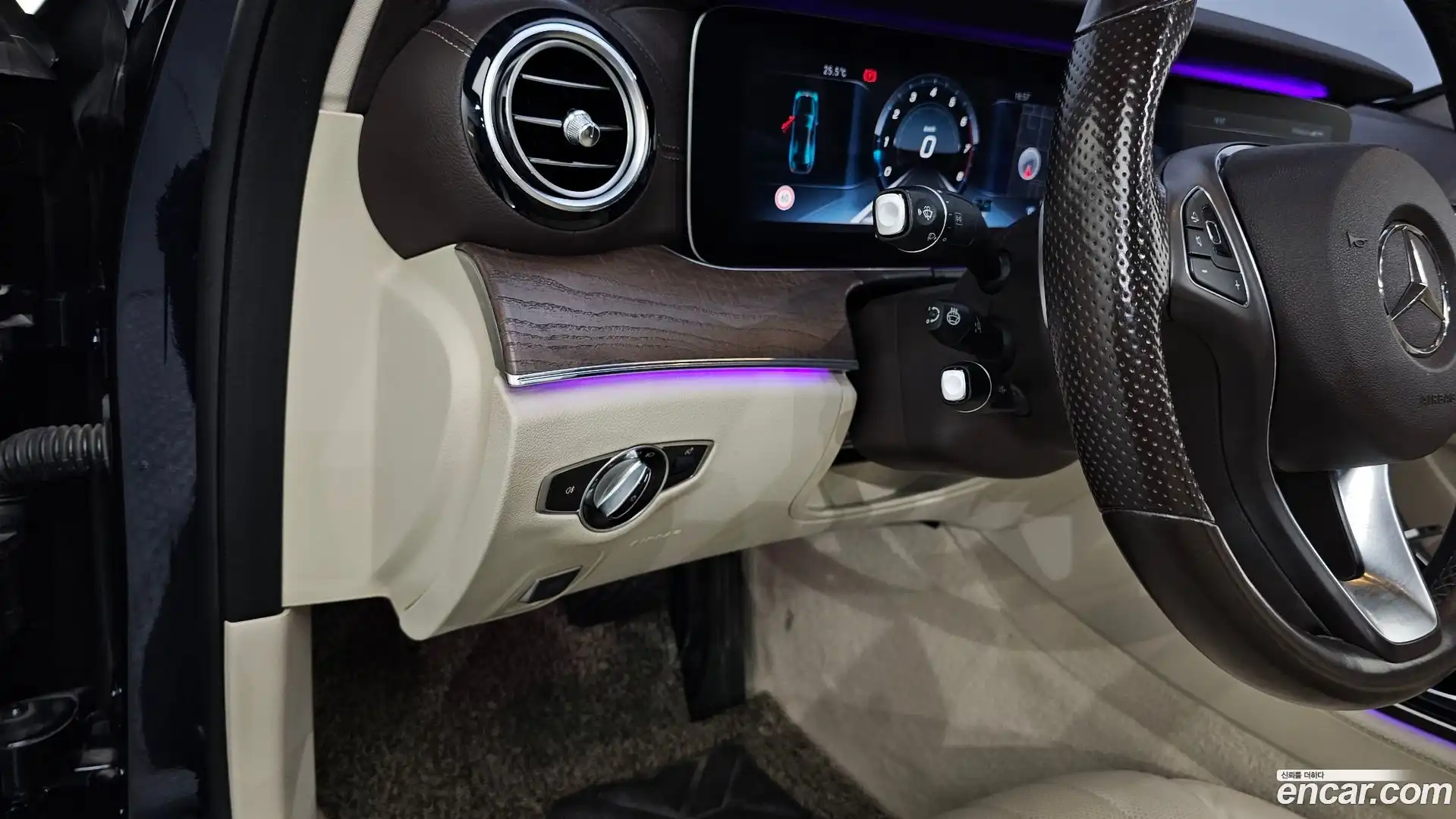 E-Class Mercedes-Benz 2016.8-OPTION-021