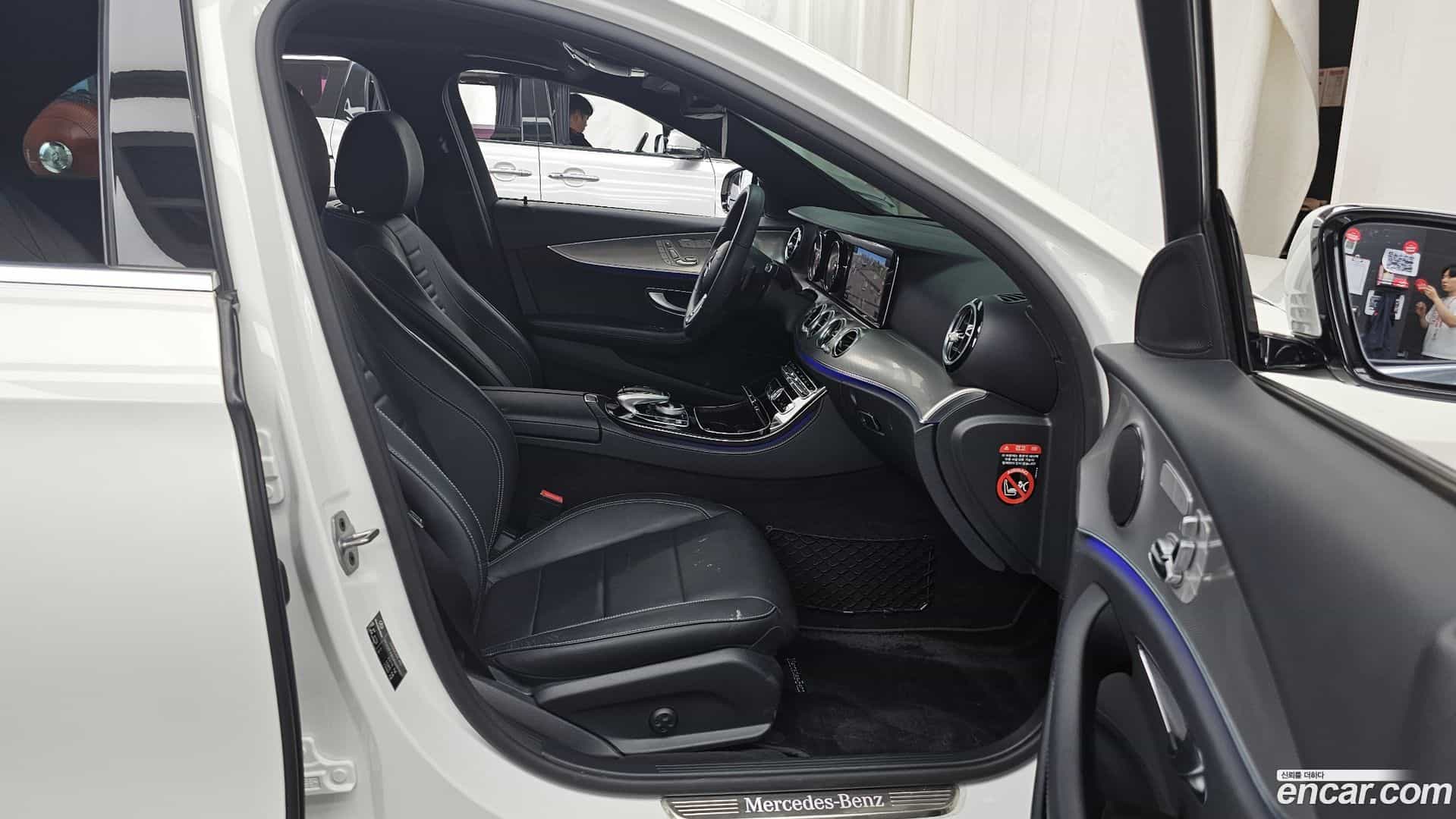E-Class Mercedes-Benz 2019.8-OPTION-015