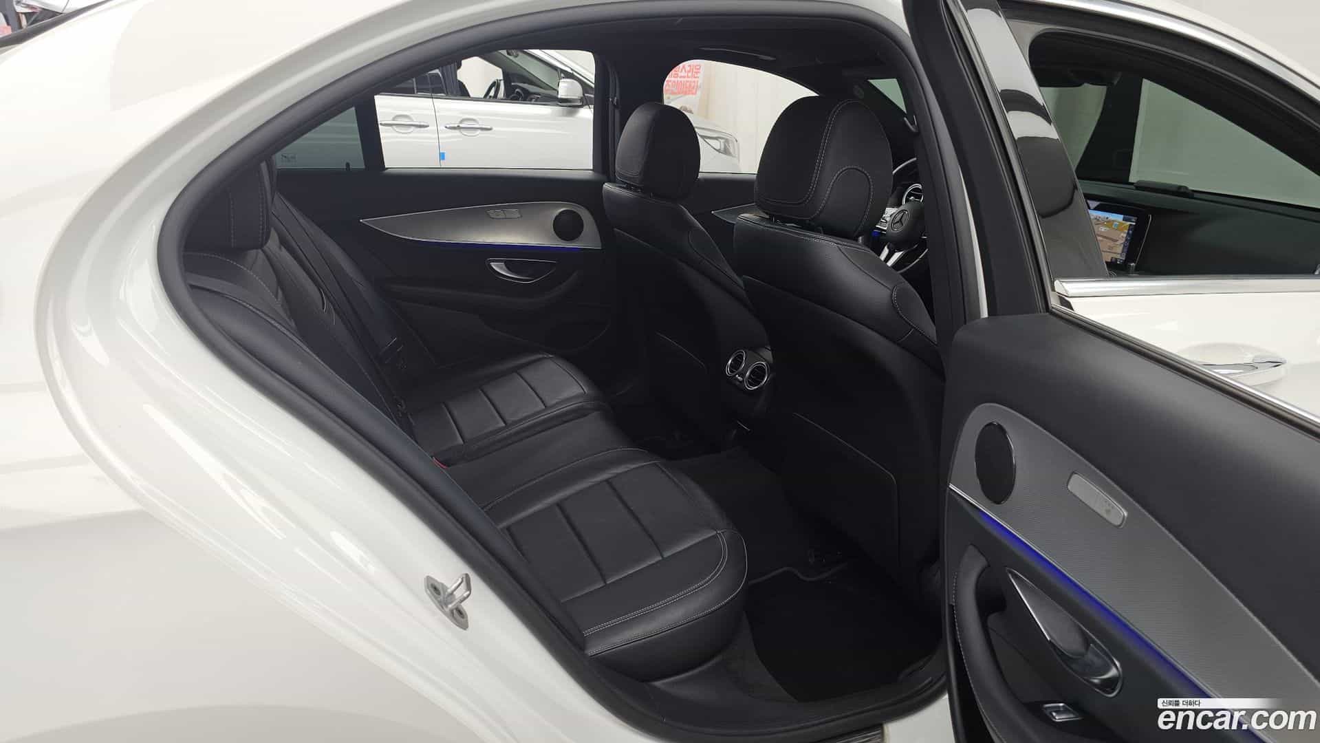 E-Class Mercedes-Benz 2019.8-OPTION-016