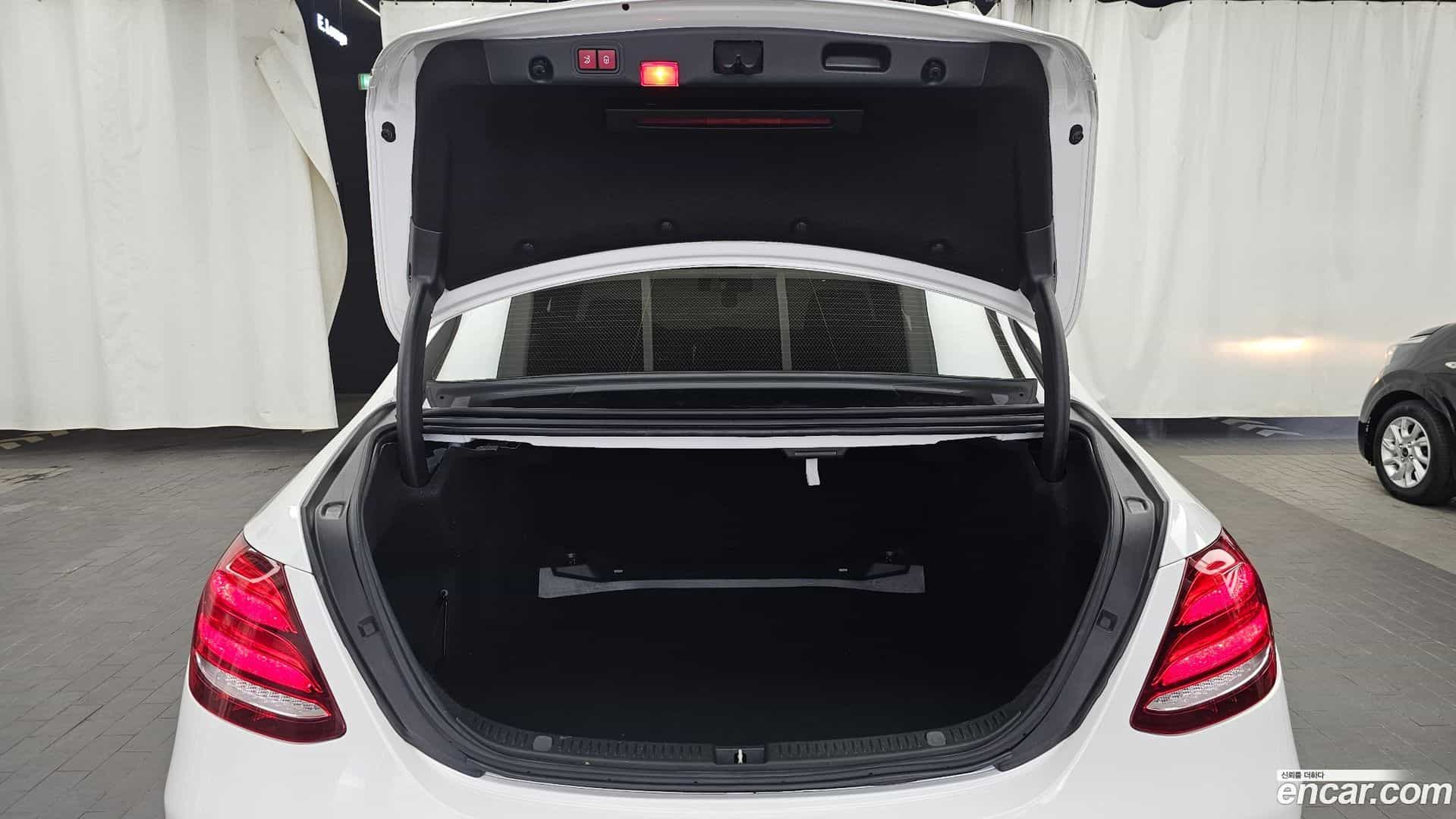 E-Class Mercedes-Benz 2019.8-OPTION-024