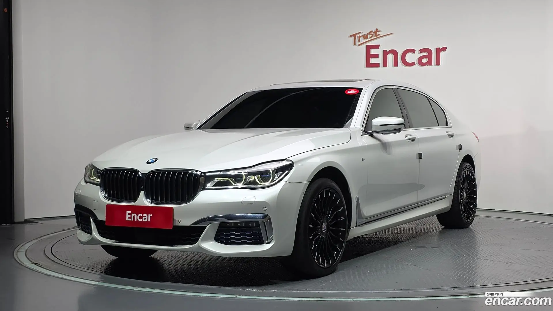 Main__Slider__Photo:7-Series BMW 2018.1-0