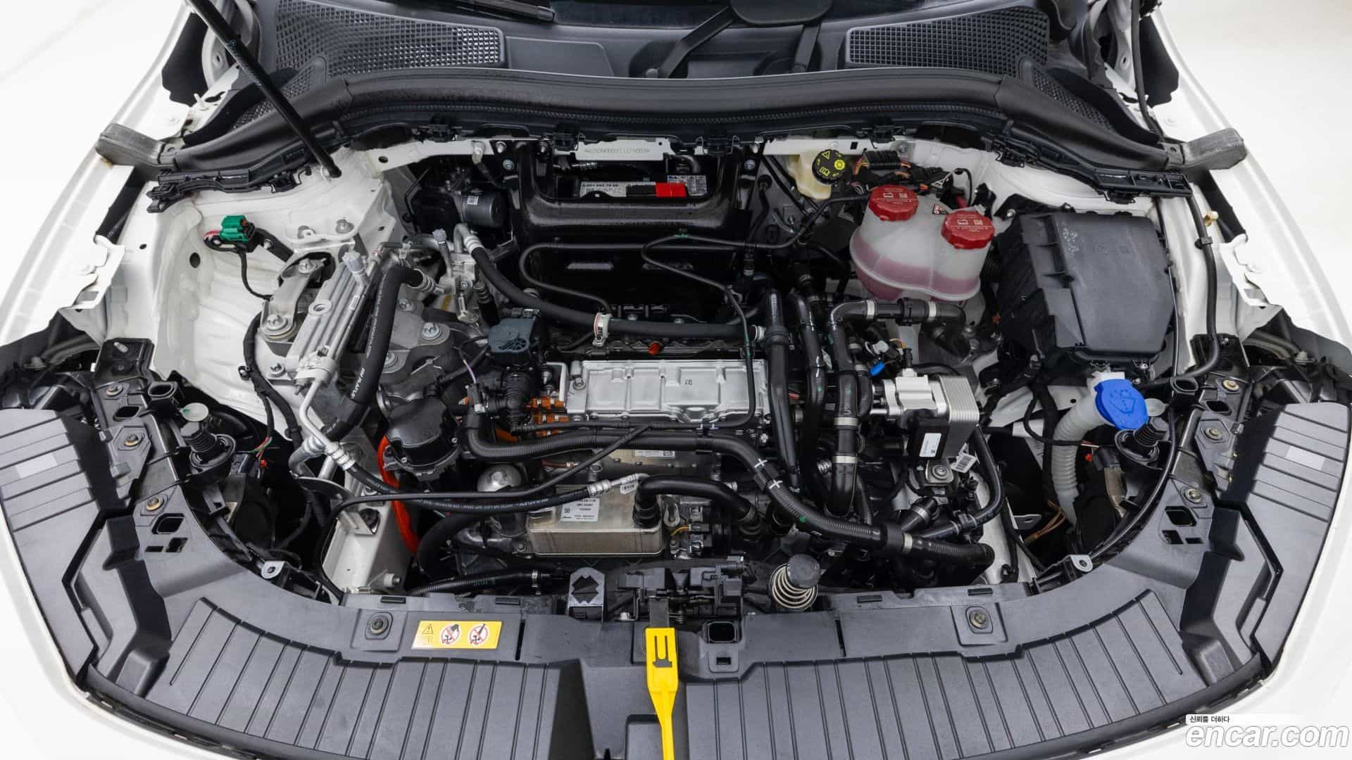 EQA Mercedes-Benz 2025.8-OUTER-006