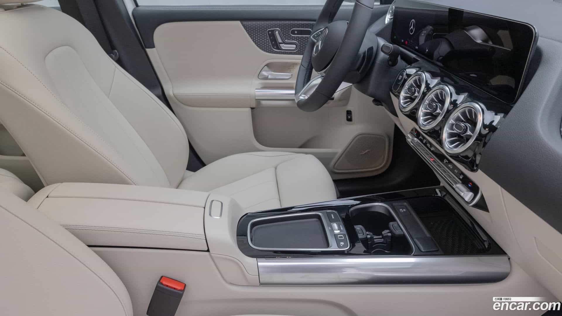 EQA Mercedes-Benz 2025.8-INNER-009