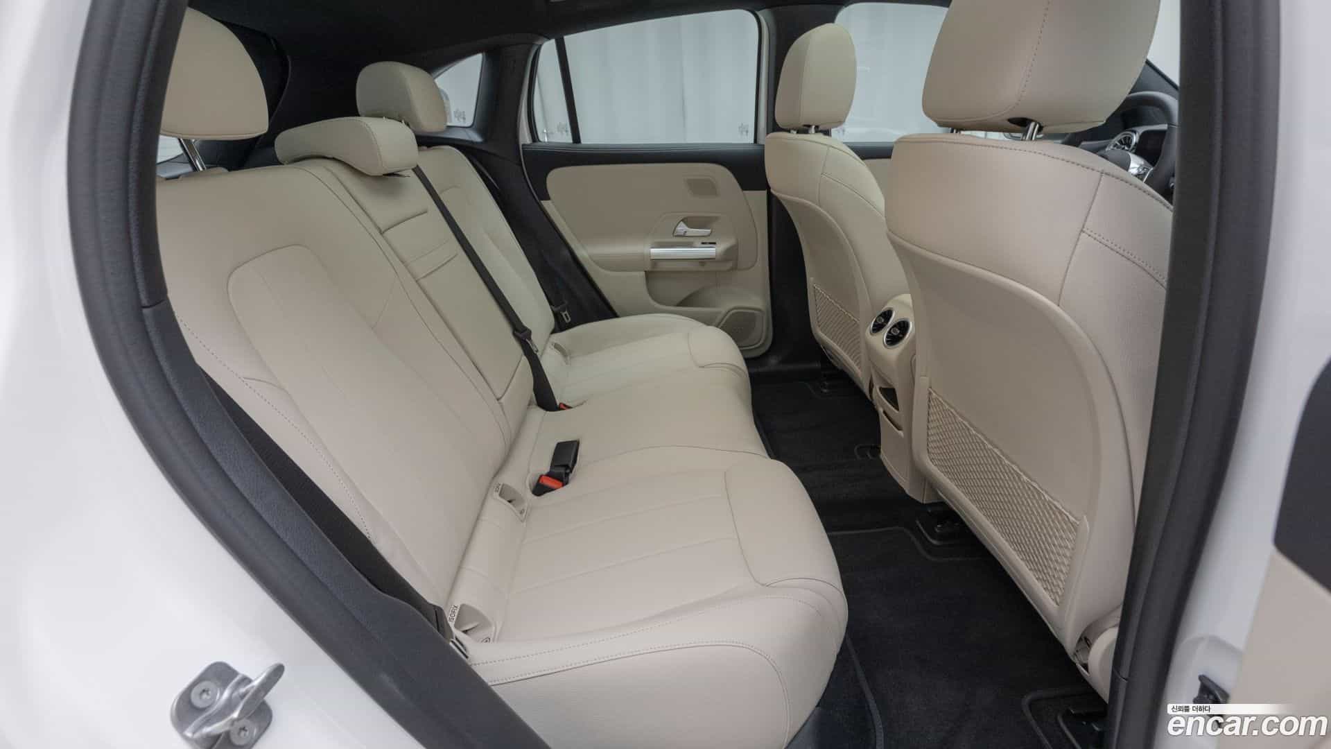 EQA Mercedes-Benz 2025.8-INNER-010