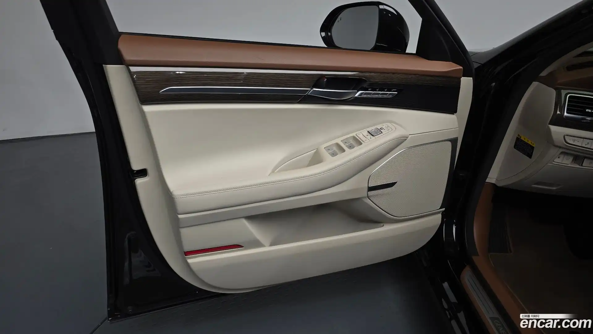 G90 Genesis 2019.1-INNER-034