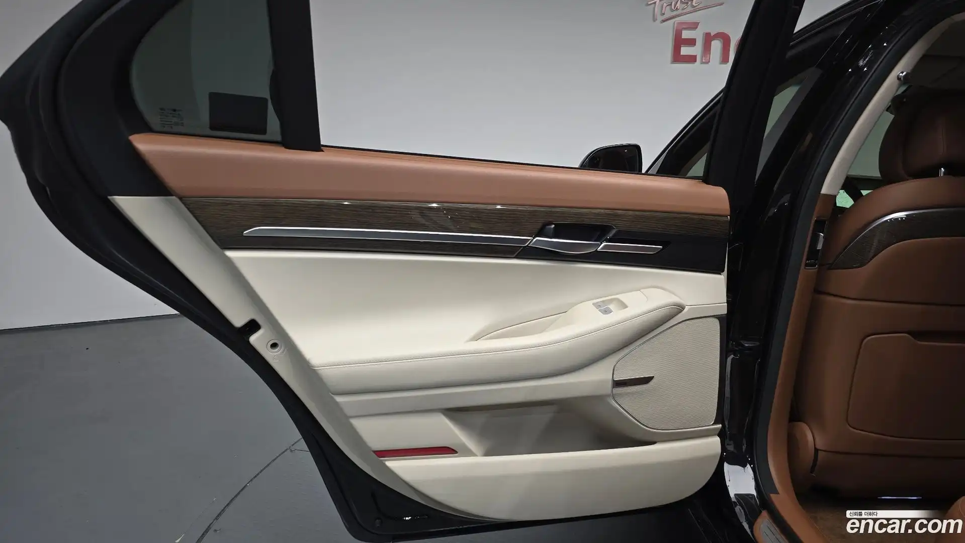 G90 Genesis 2019.1-INNER-035
