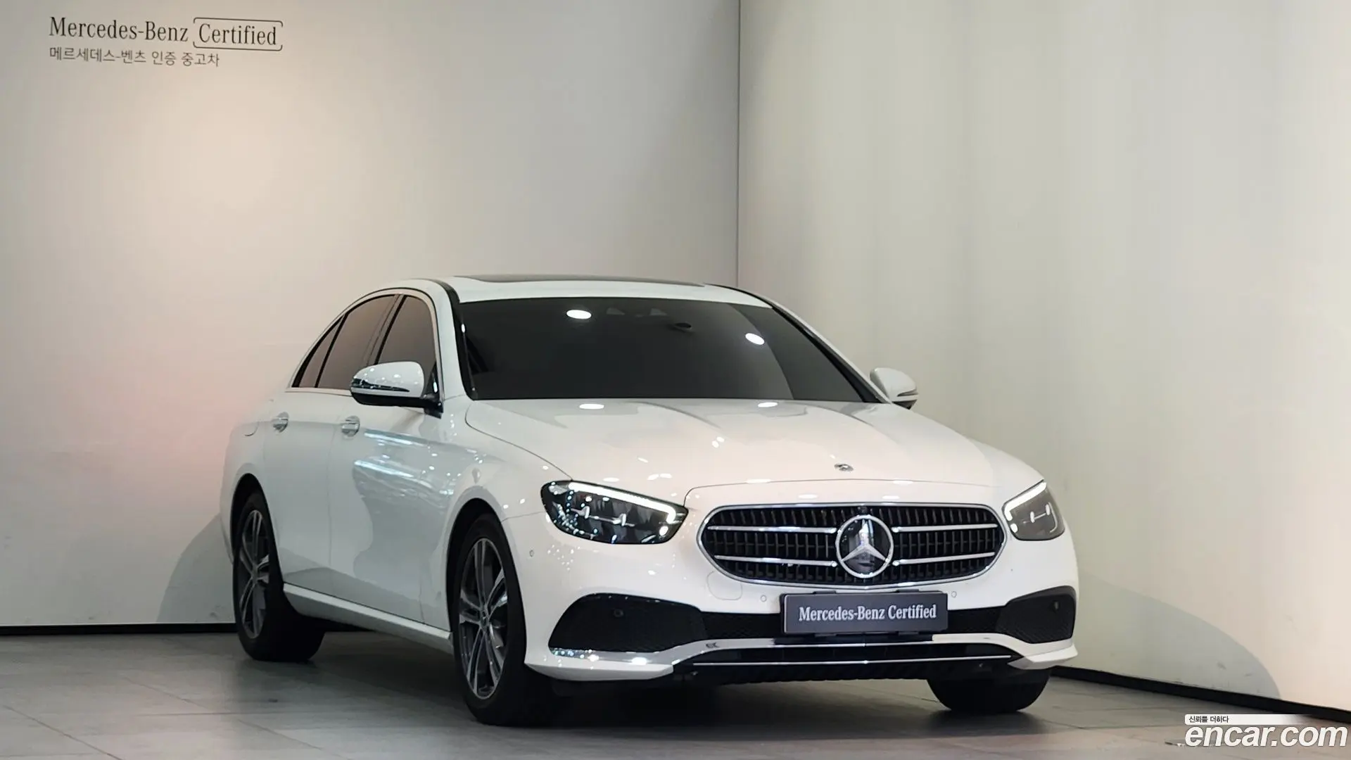 Main__Slider__Photo:E-Class Mercedes-Benz 2023.11-0