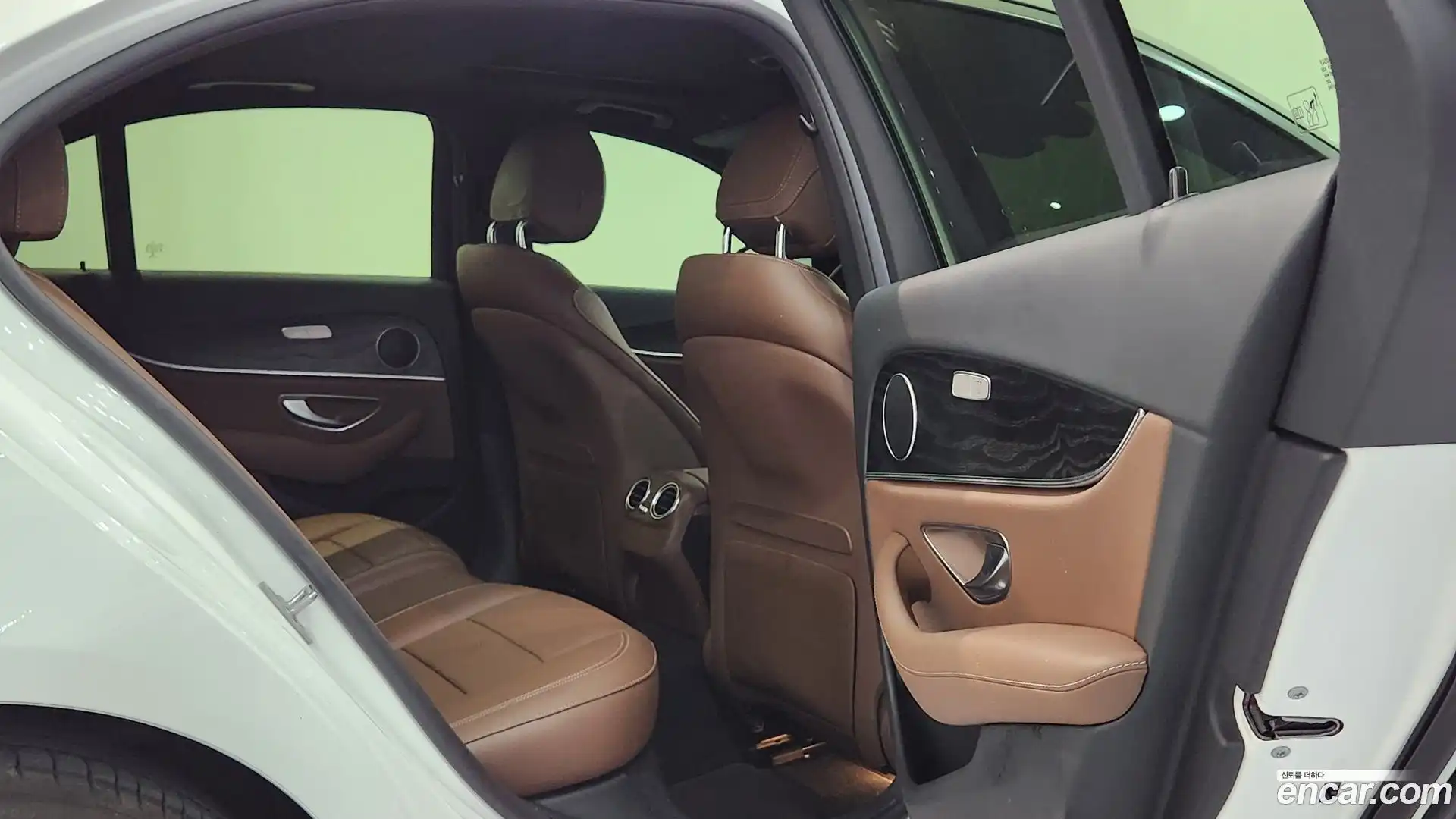 E-Class Mercedes-Benz 2023.11-OPTION-018