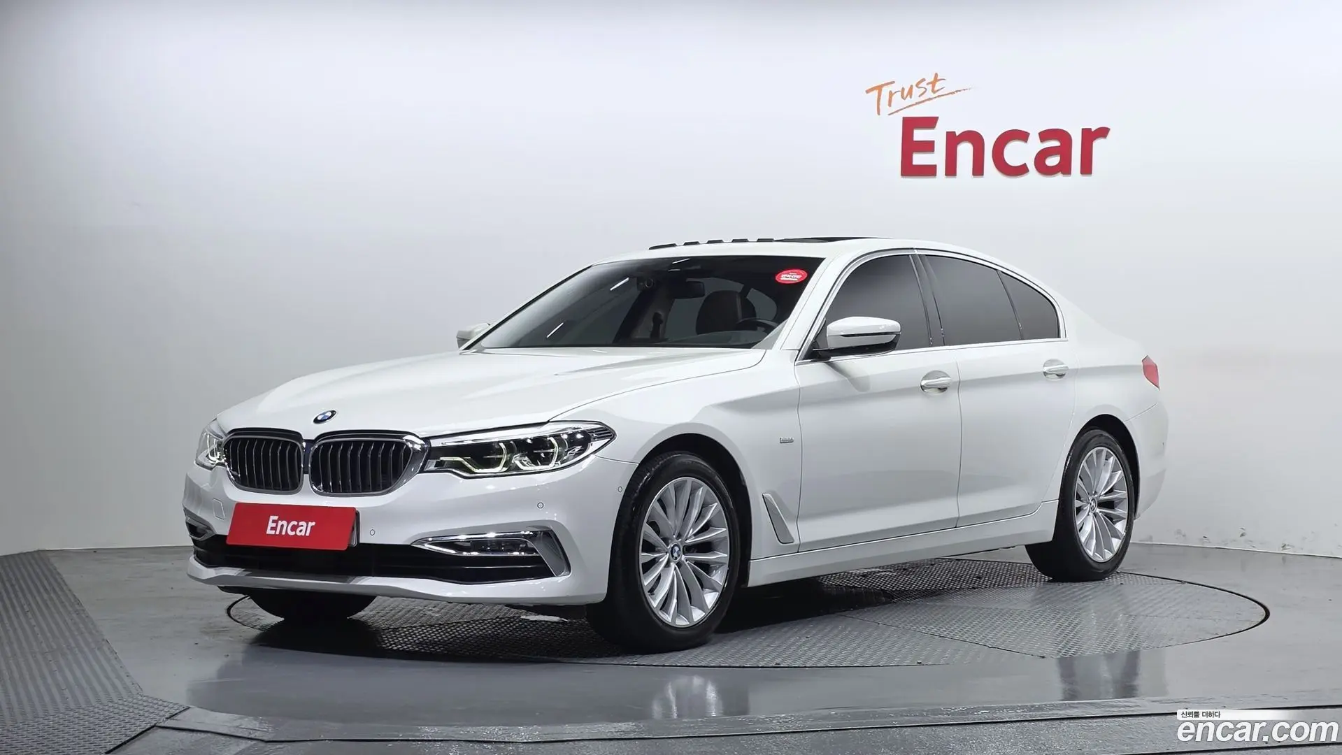 Main__Slider__Photo:5-Series BMW 2018.9-0