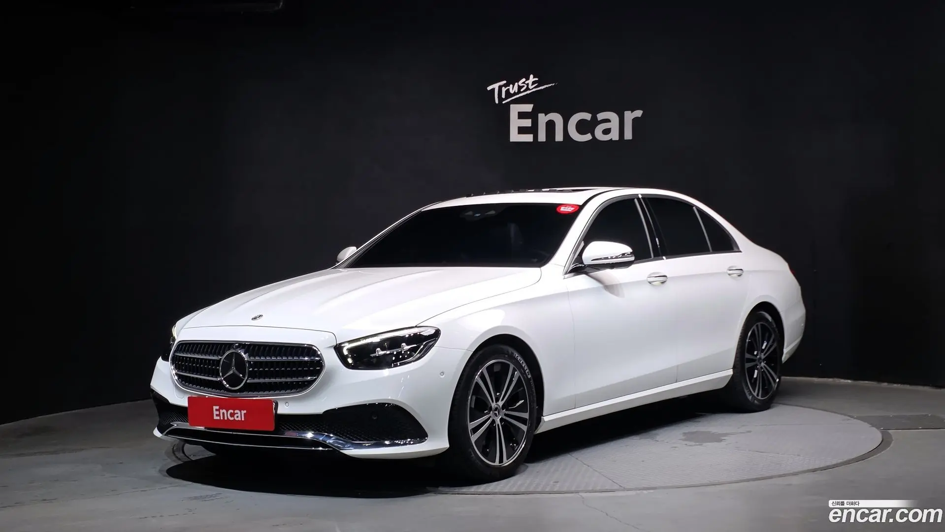 Main__Slider__Photo:E-Class Mercedes-Benz 2021.11-0