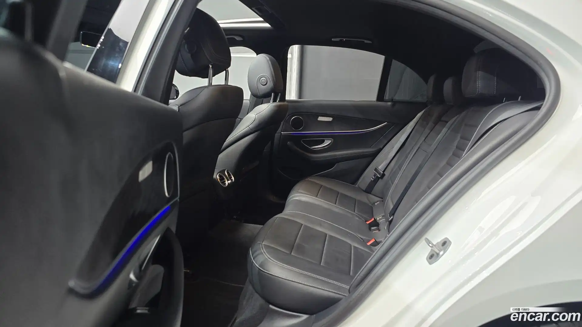 E-Class Mercedes-Benz 2021.11-OPTION-016