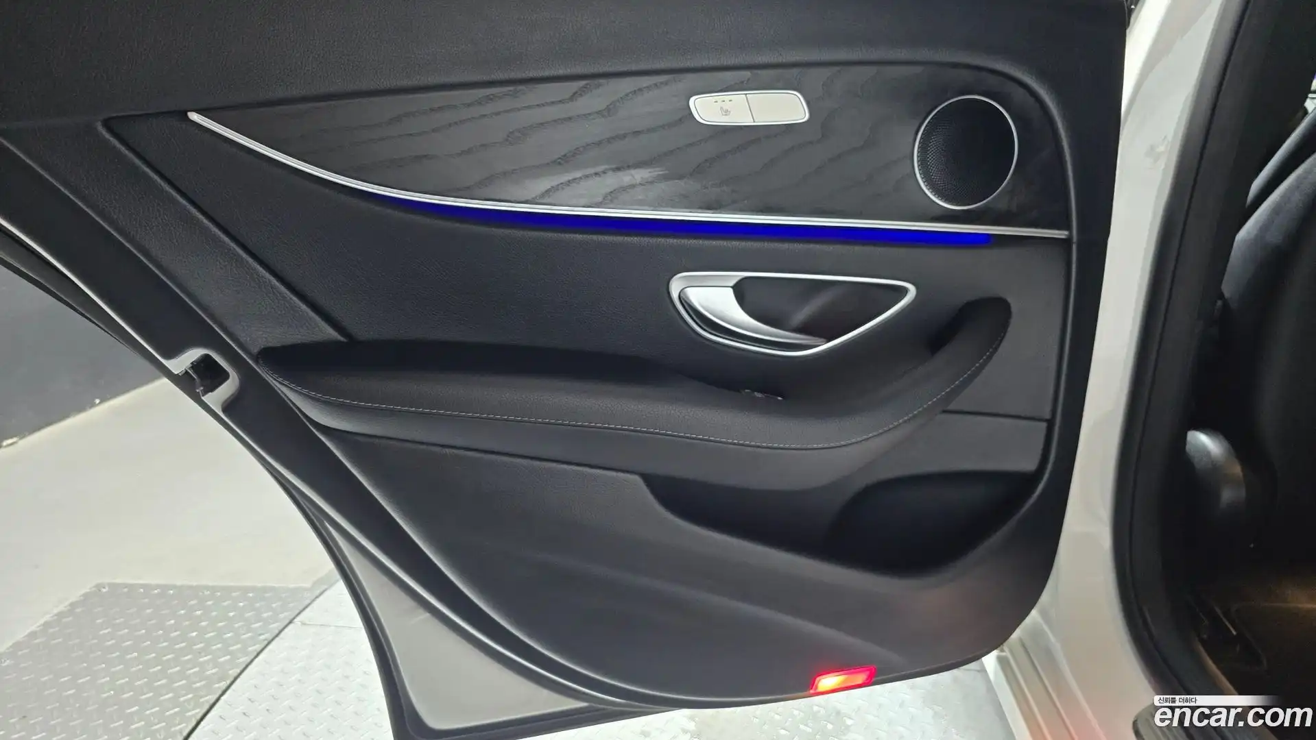 E-Class Mercedes-Benz 2021.11-INNER-035