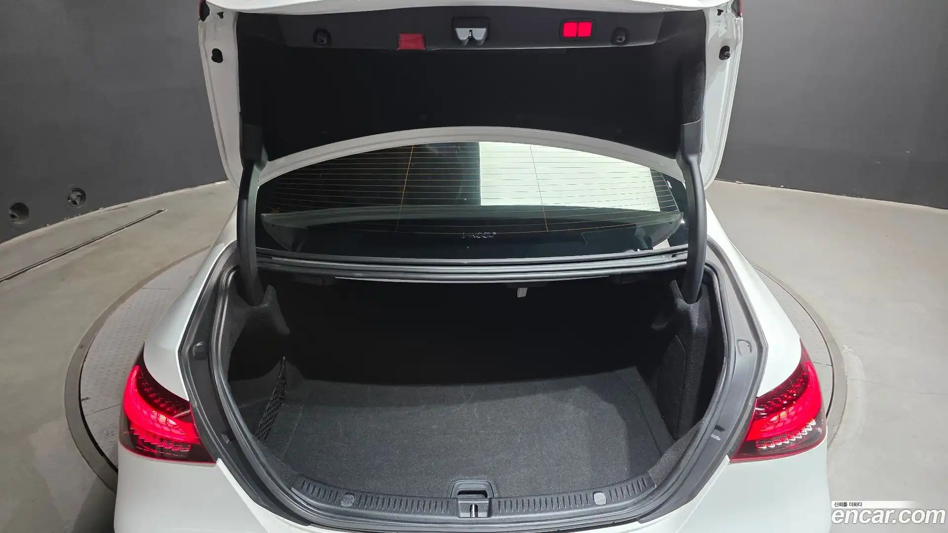 E-Class Mercedes-Benz 2021.11-OPTION-043