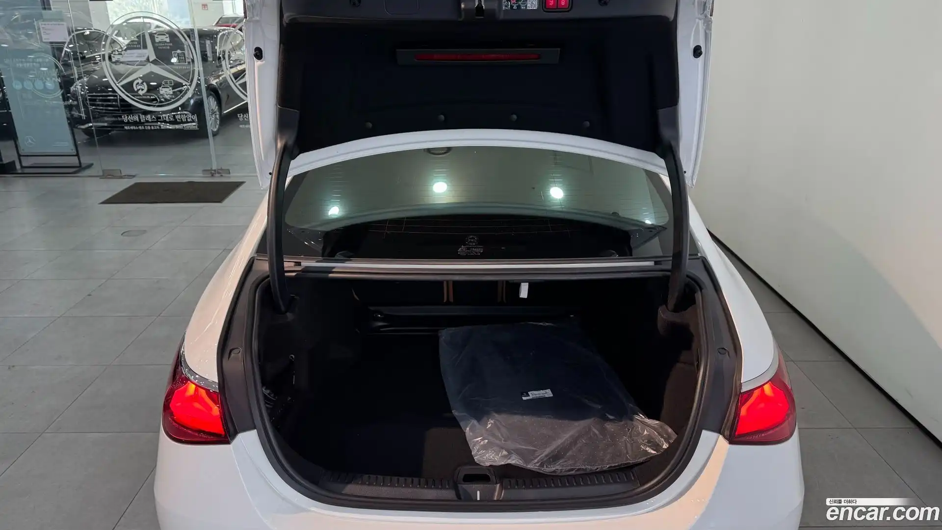 E-Class Mercedes-Benz 2024.9-OPTION-024