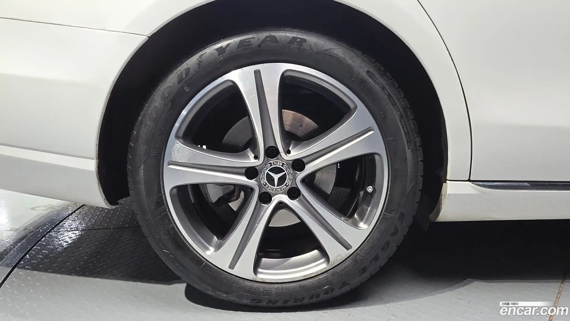 E-Class Mercedes-Benz 2019.8-OUTER-005