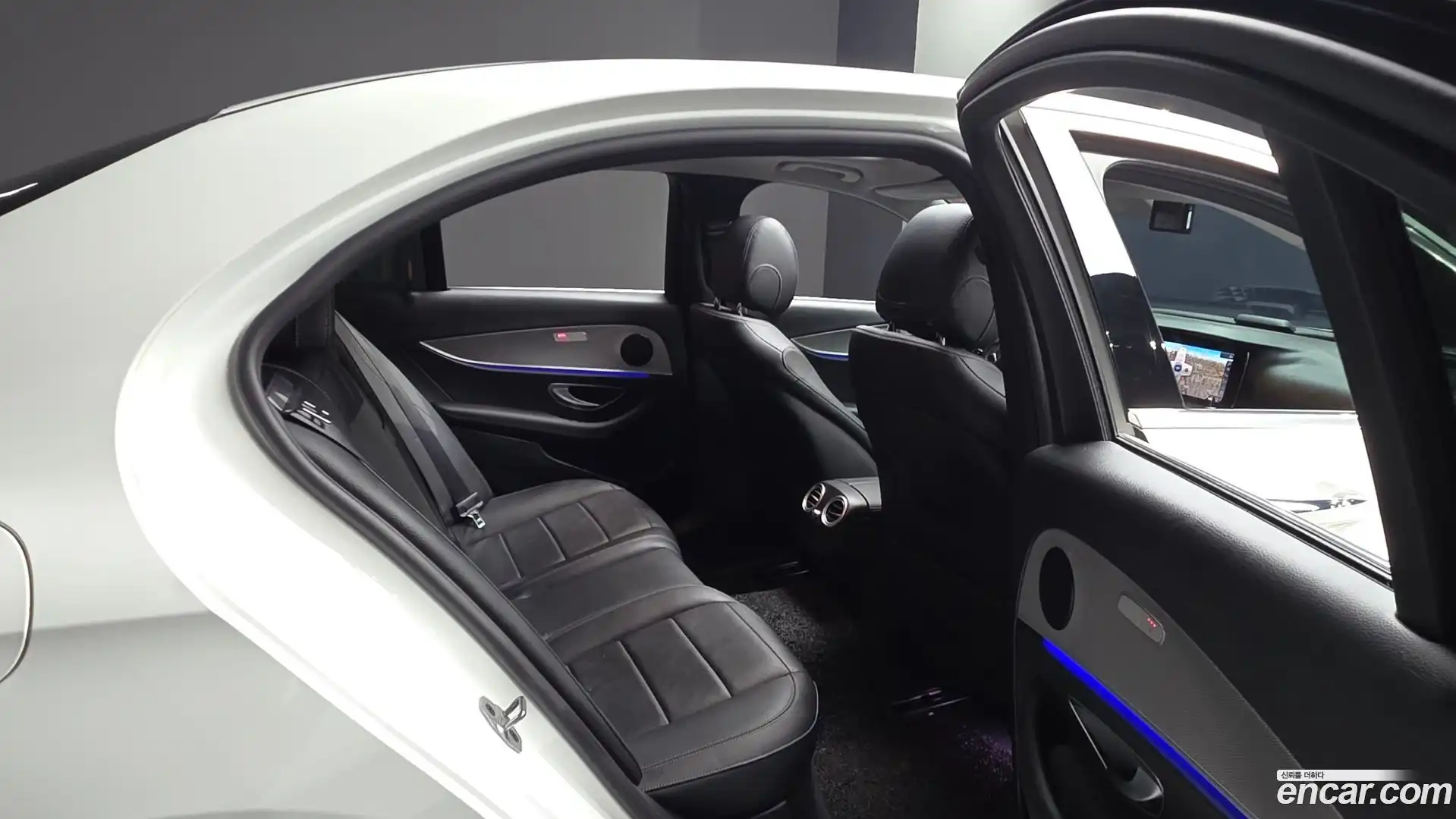 E-Class Mercedes-Benz 2019.8-OPTION-016