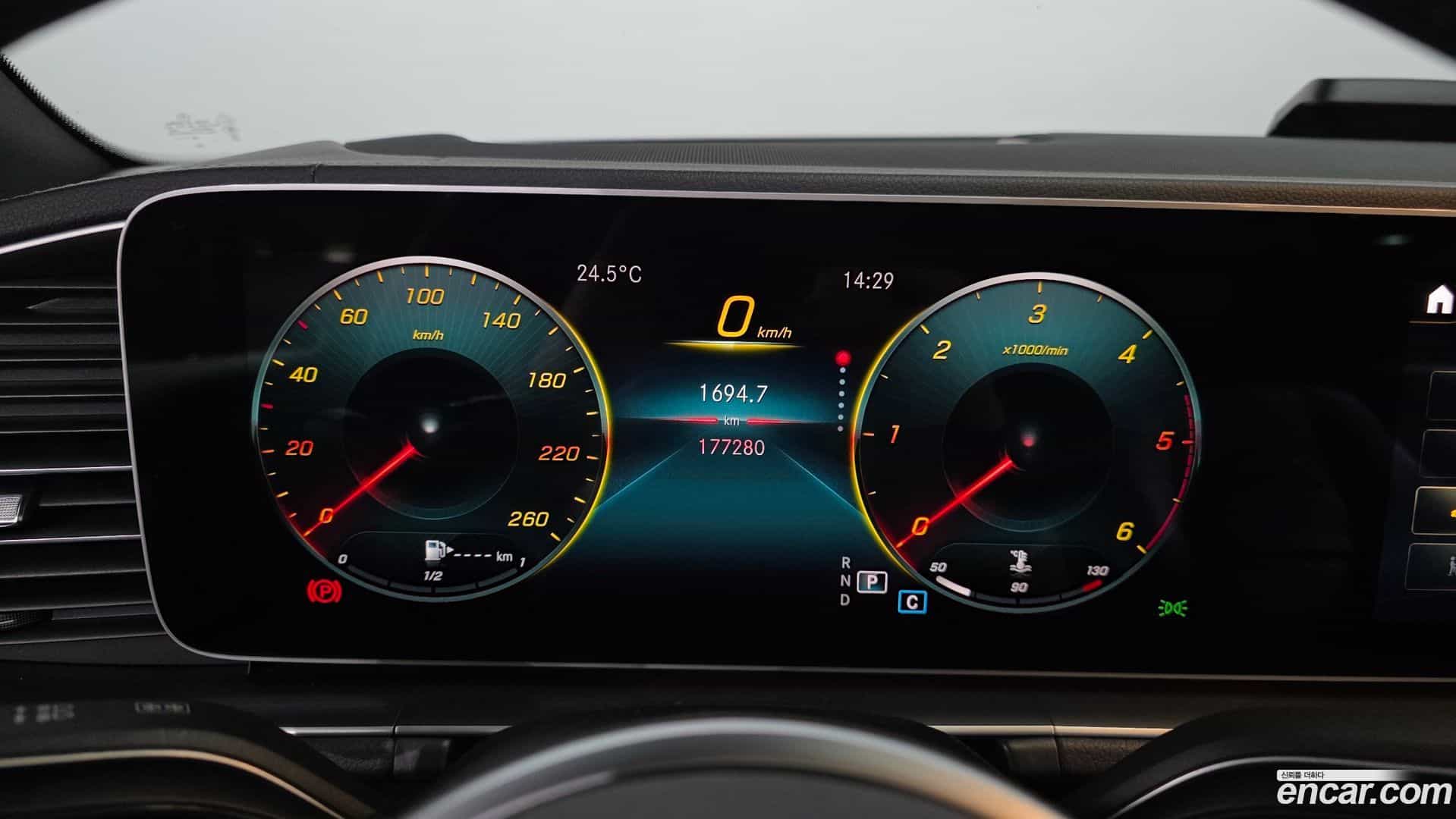 GLE-Class Mercedes-Benz 2021.3-INNER-008