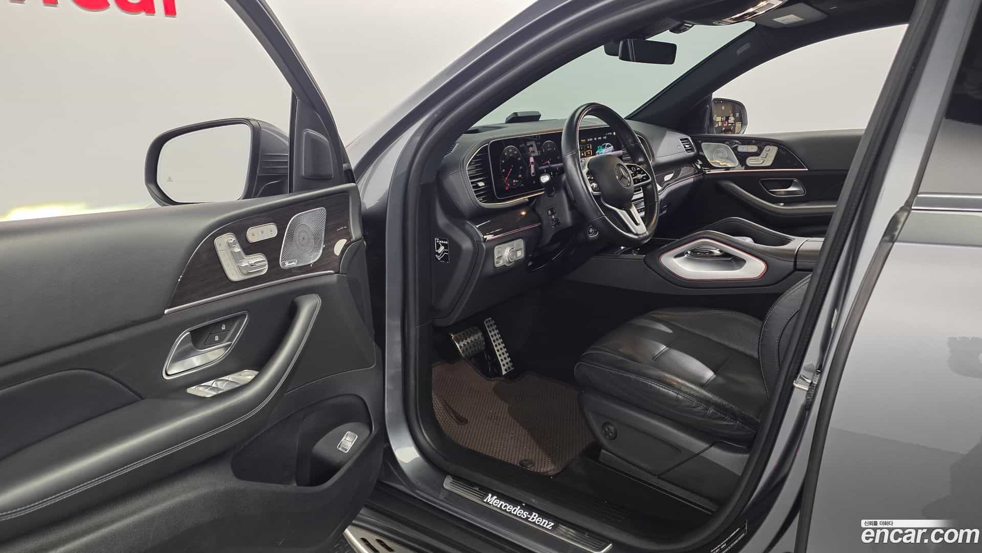 GLE-Class Mercedes-Benz 2021.3-INNER-010