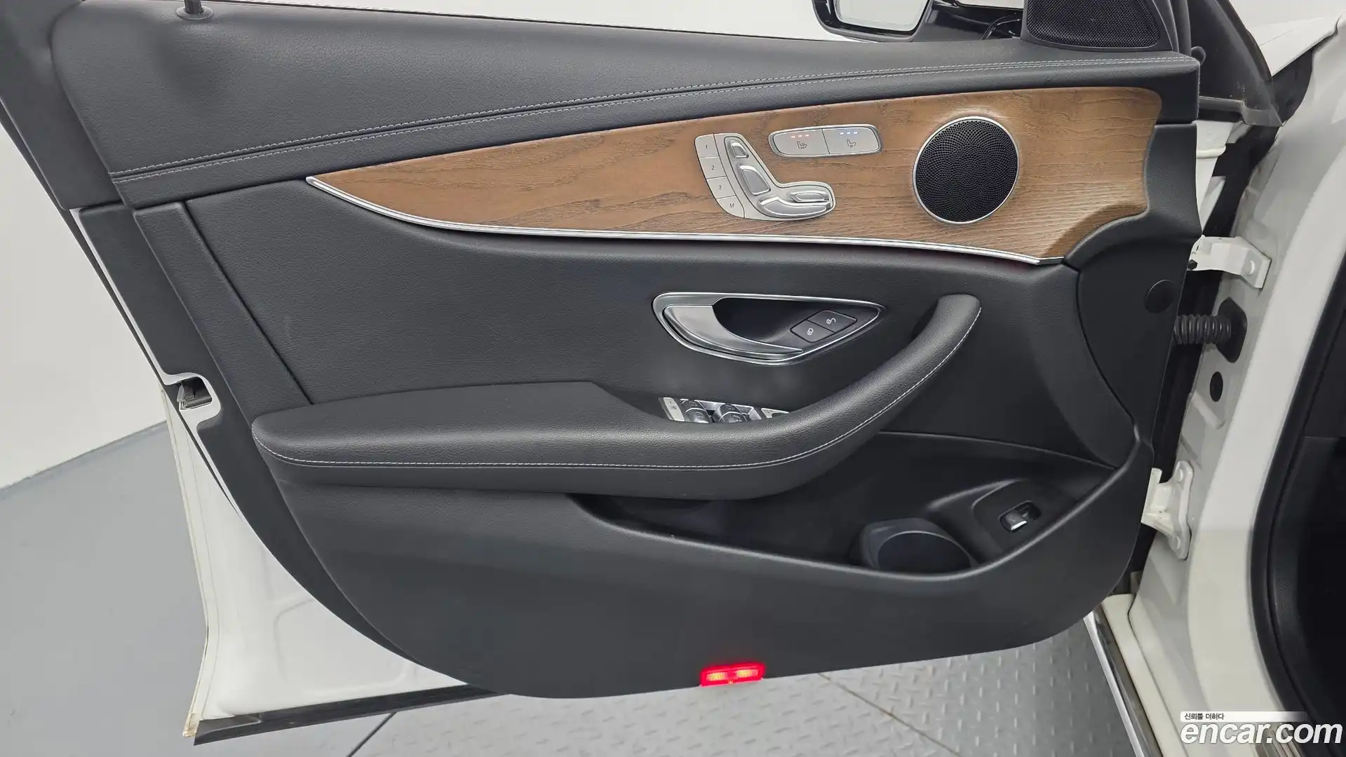 E-Class Mercedes-Benz 2021.3-INNER-034