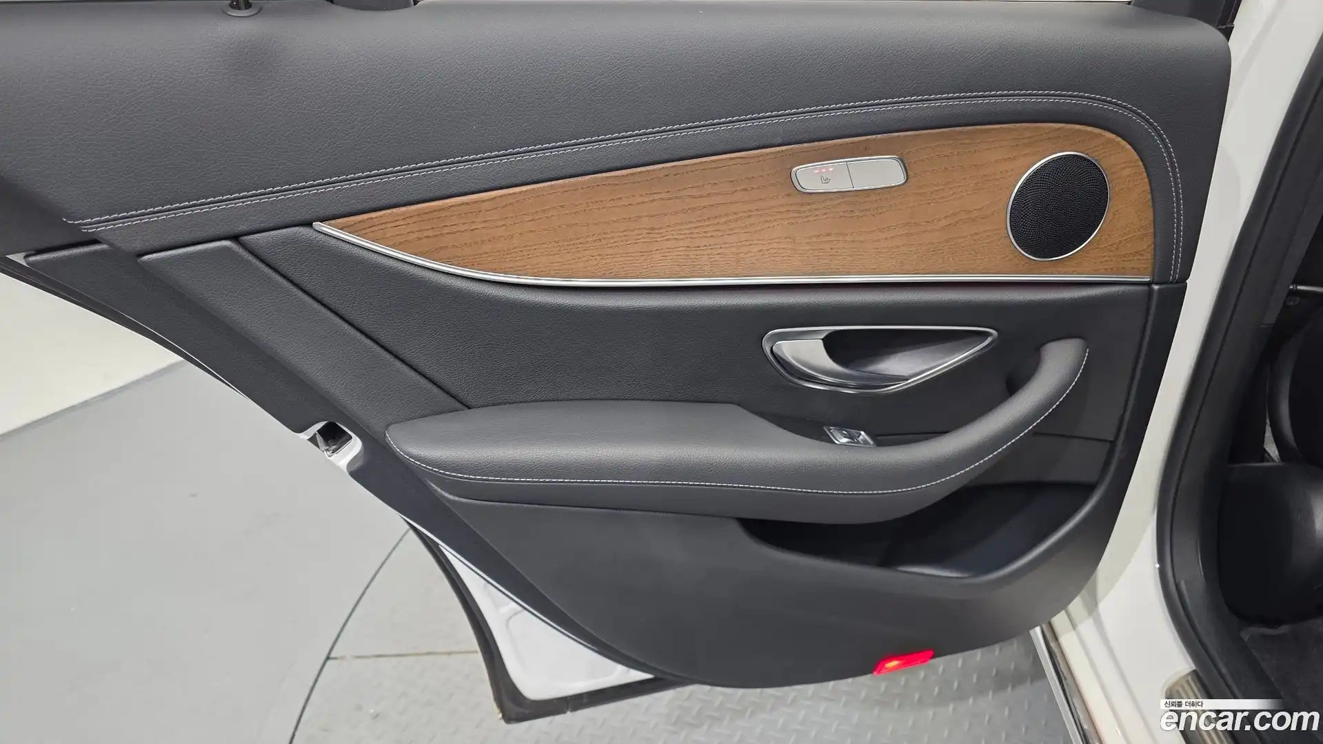 E-Class Mercedes-Benz 2021.3-INNER-035