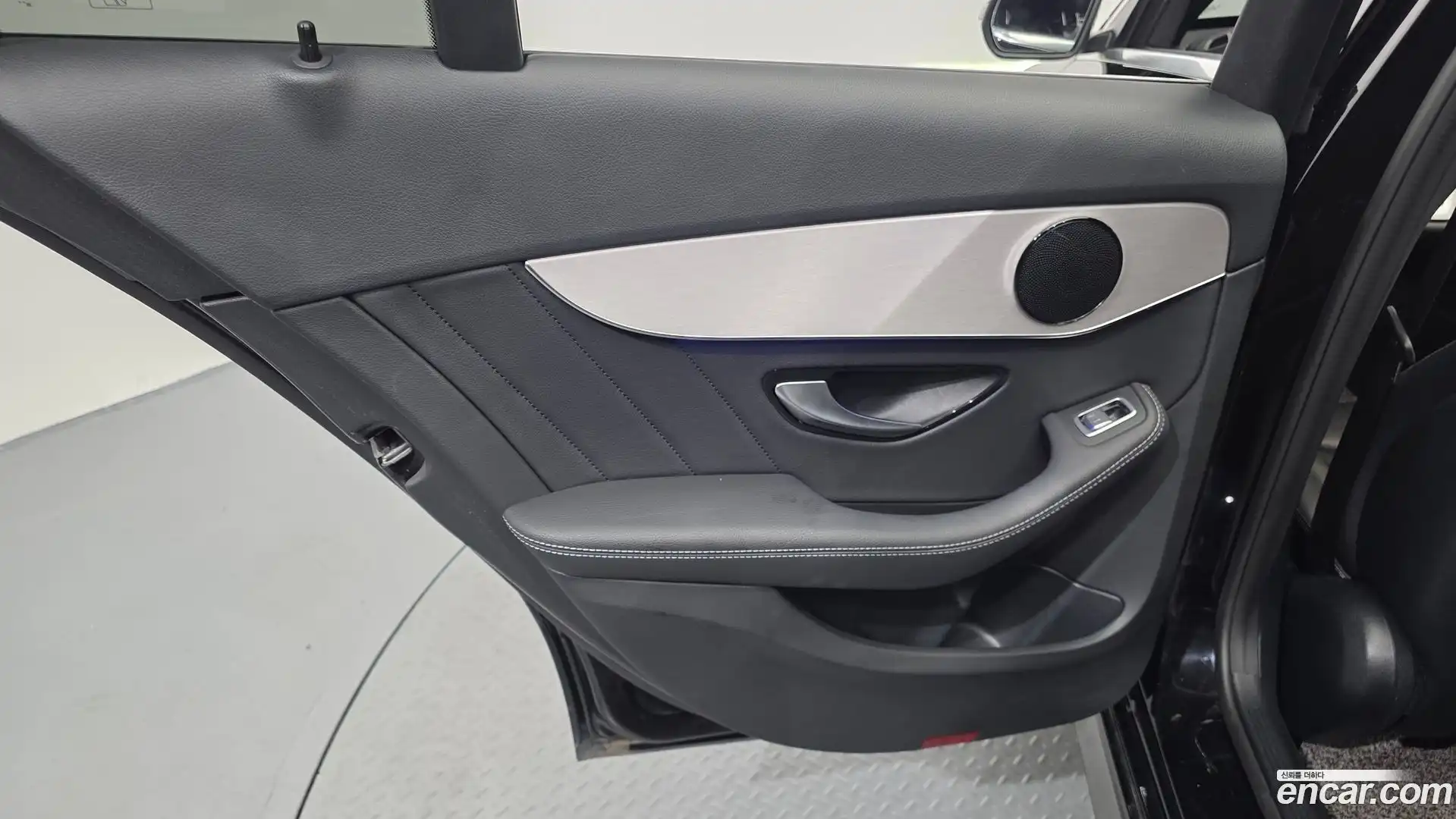 C-Class Mercedes-Benz 2021.3-INNER-035