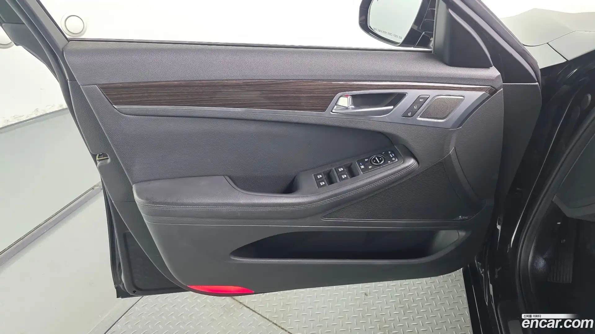 G80 Genesis 2019.2-INNER-034
